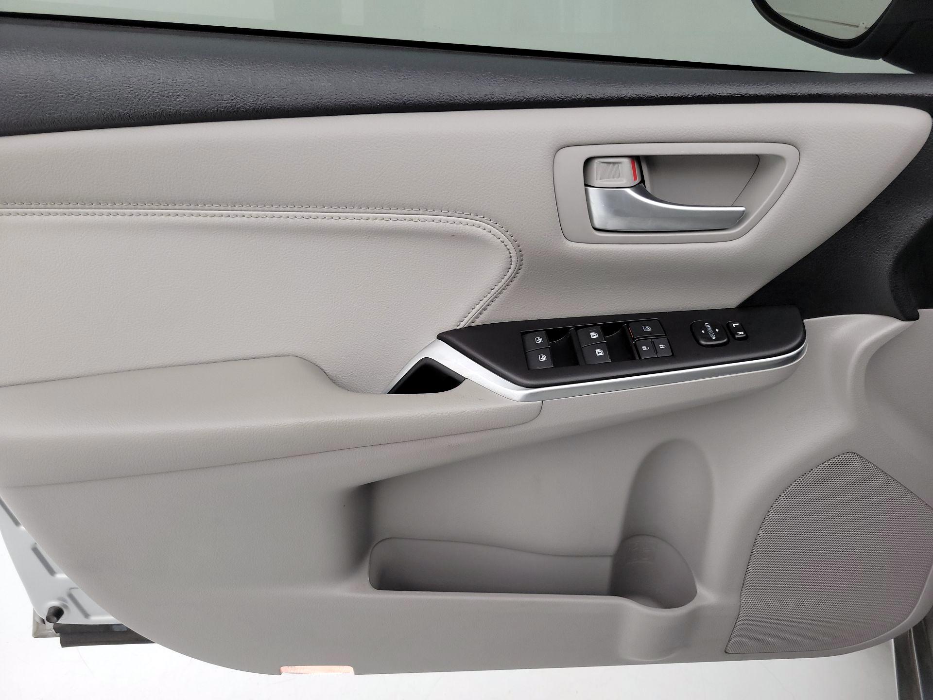 Thumbnail: 2017 Toyota Camry - 12