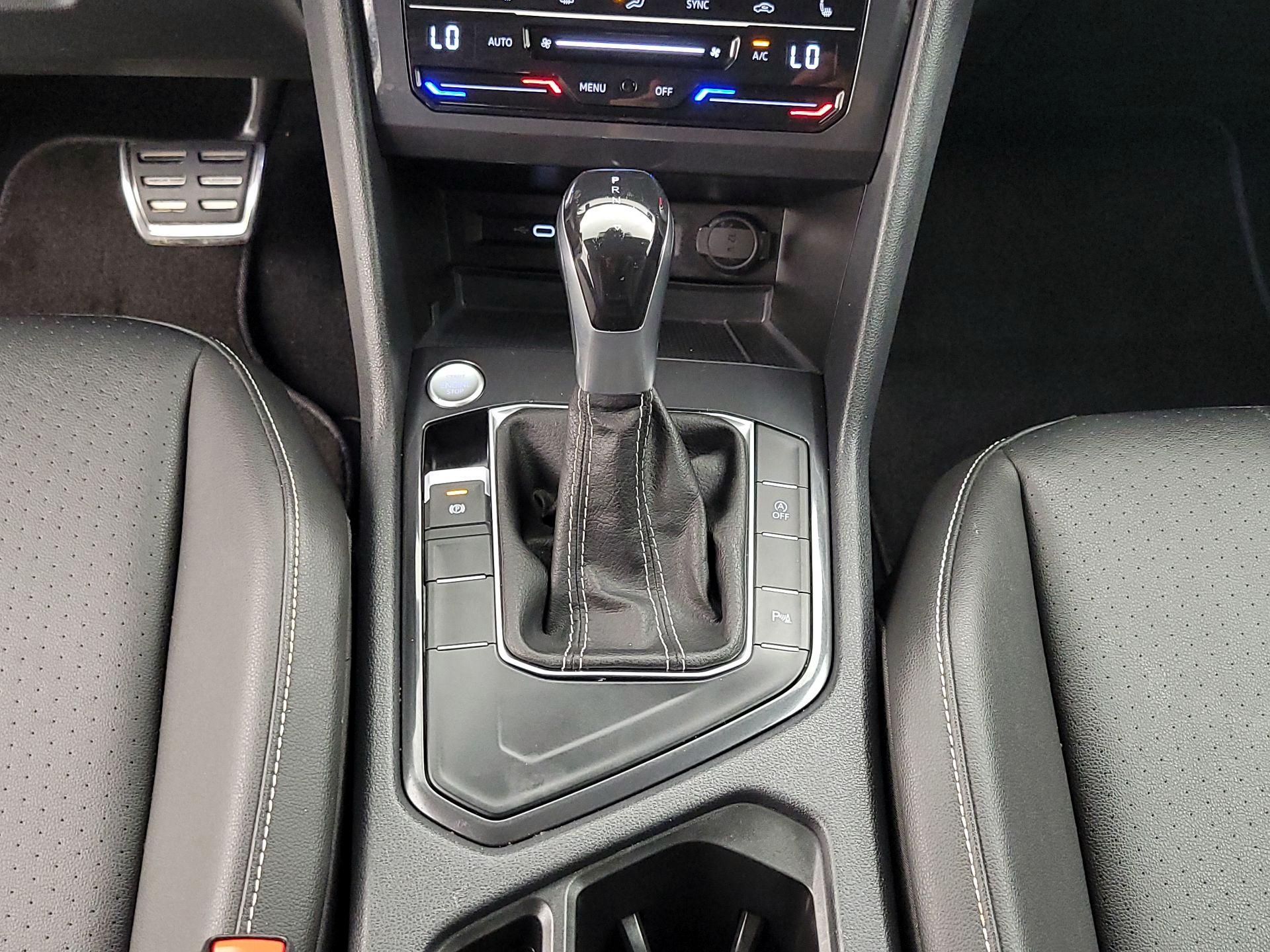 Thumbnail: 2022 Volkswagen Tiguan - 17