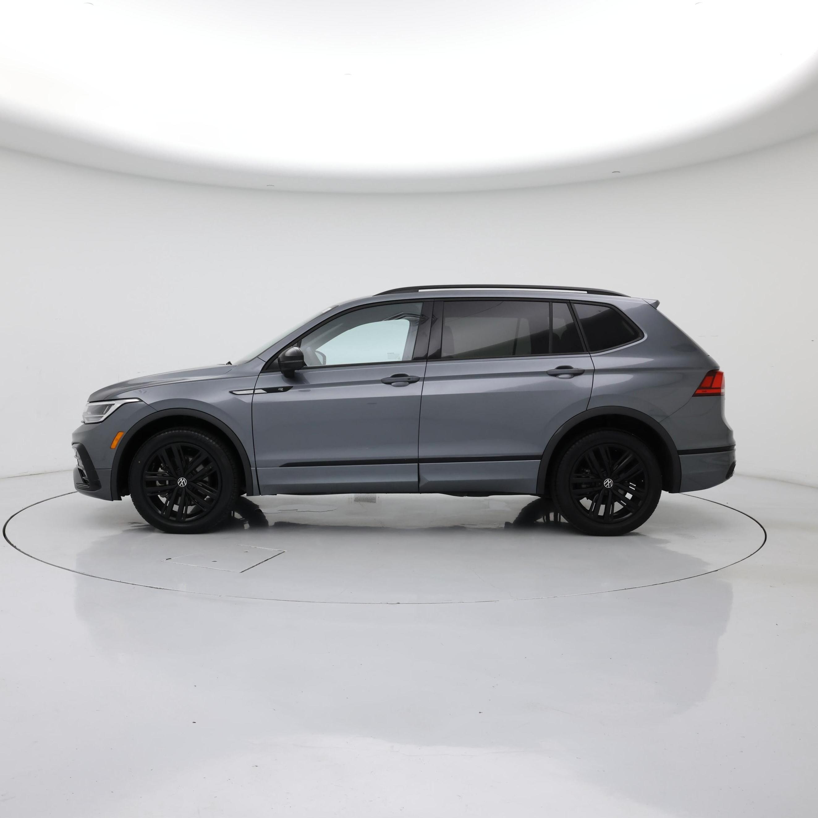 Thumbnail: 2022 Volkswagen Tiguan - 3