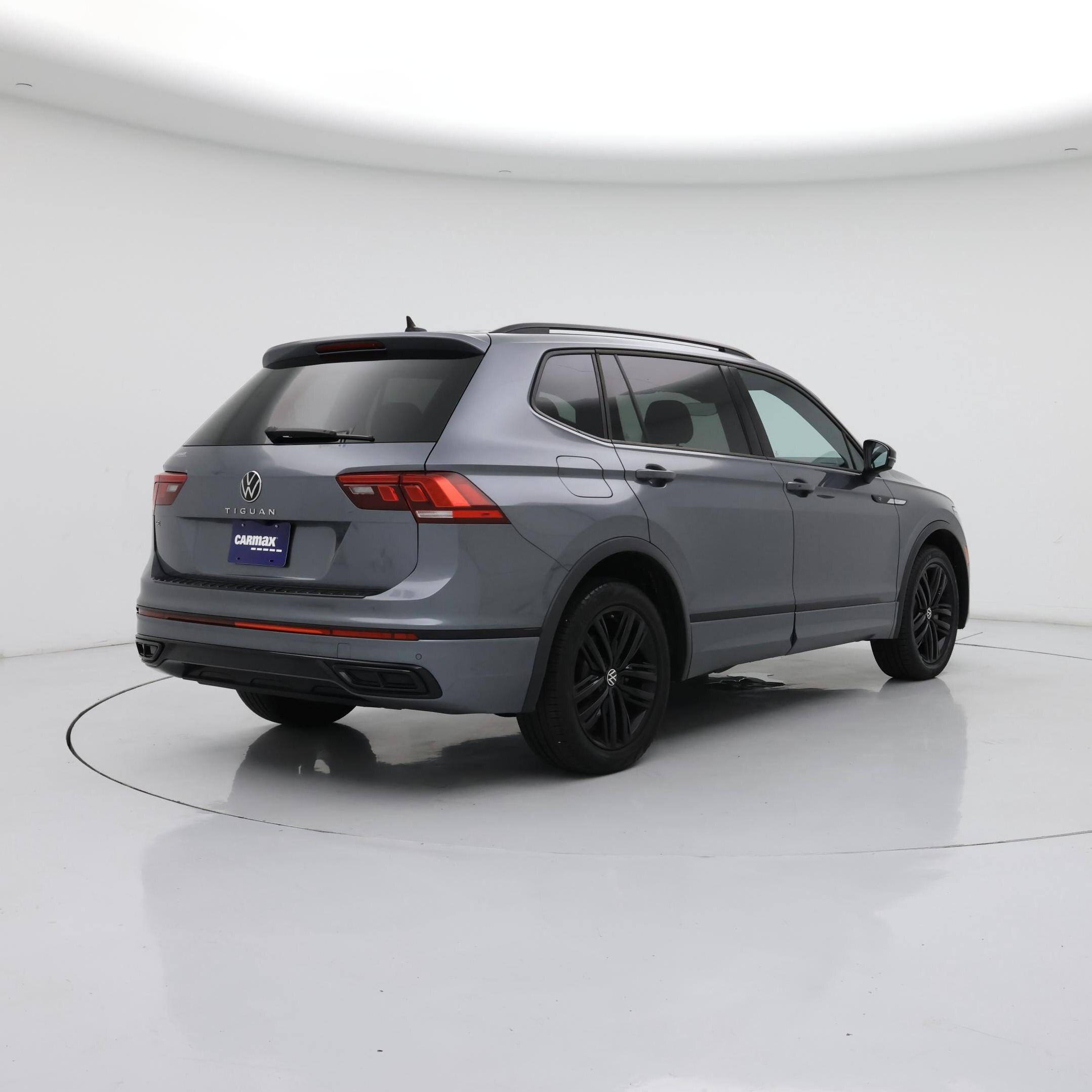 Thumbnail: 2022 Volkswagen Tiguan - 8