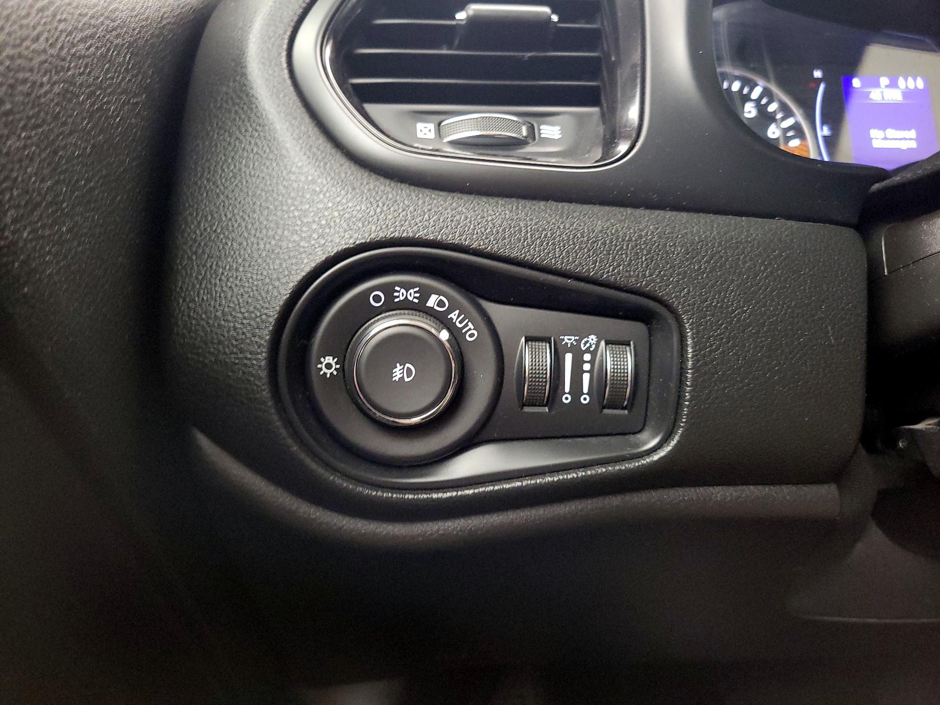 Thumbnail: 2019 Jeep Renegade - 13