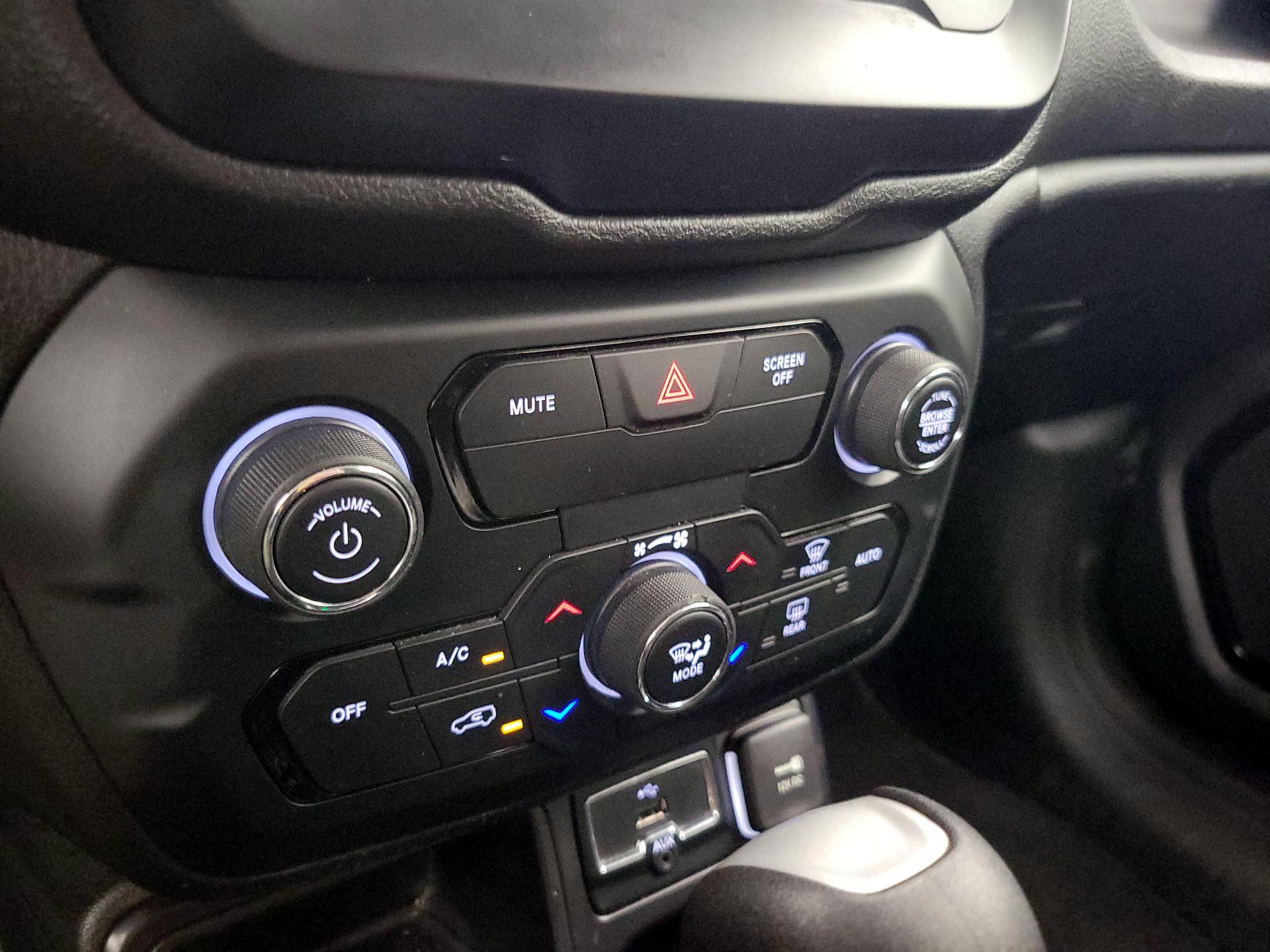 Thumbnail: 2019 Jeep Renegade - 16