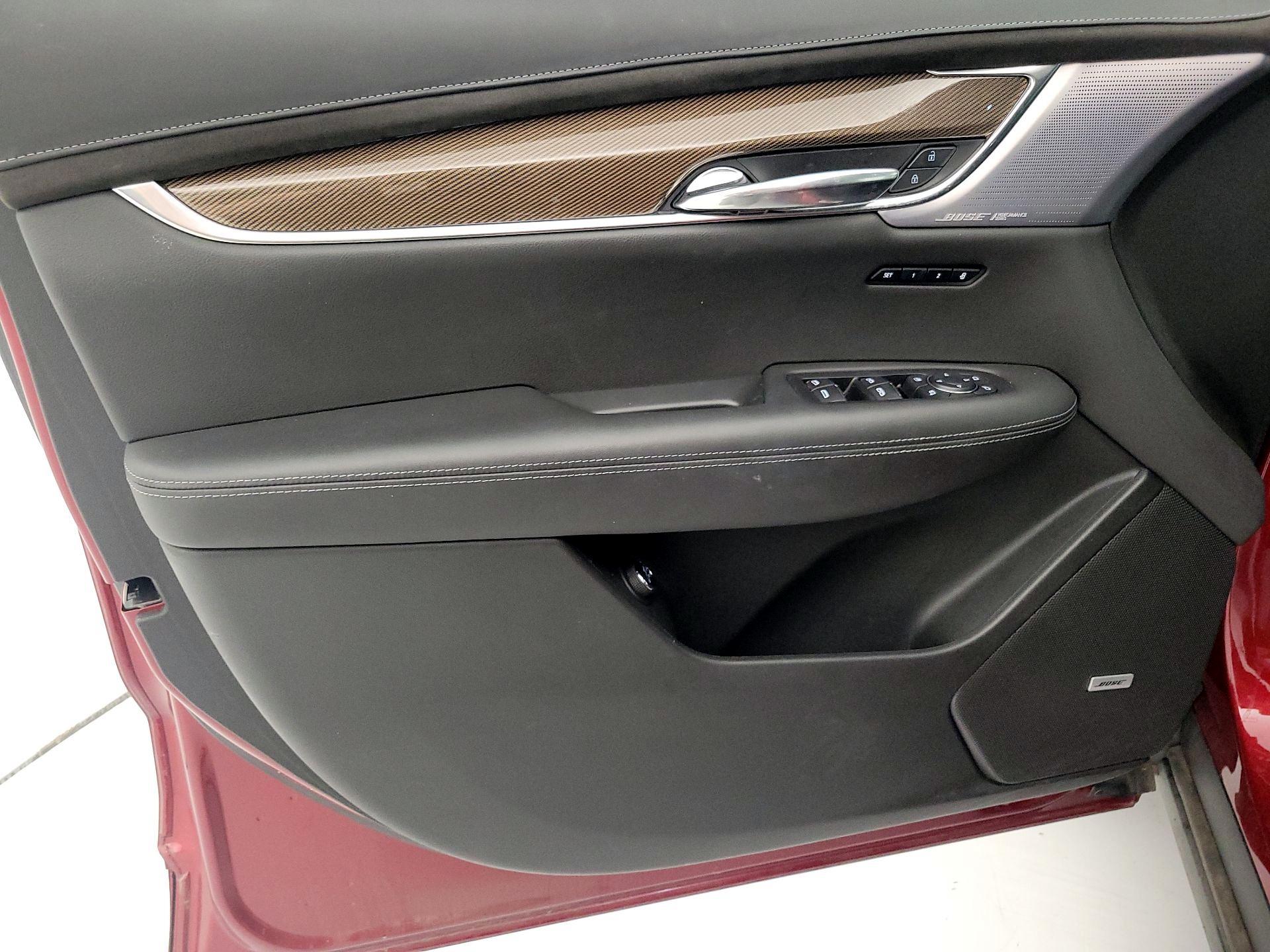 Thumbnail: 2020 Cadillac XT6 - 12