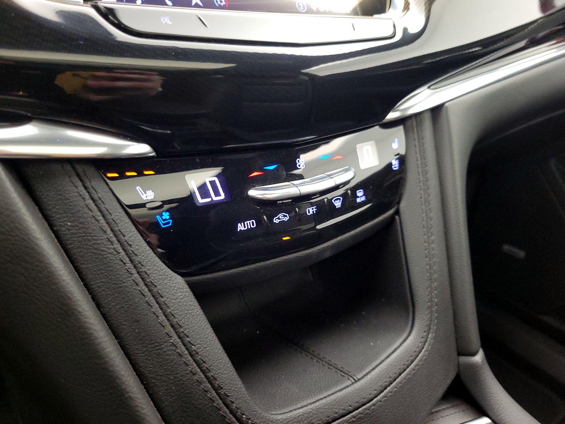 Thumbnail: 2020 Cadillac XT6 - 17