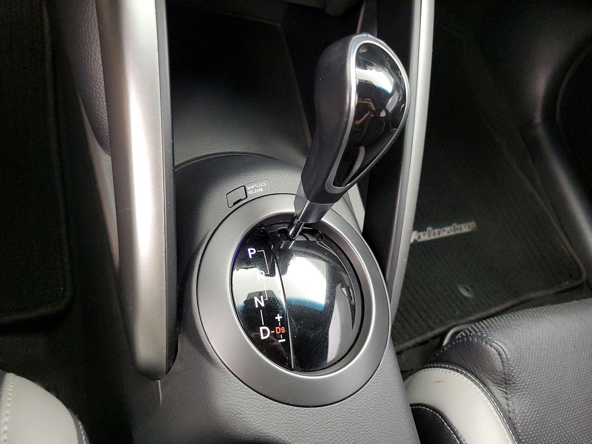 Thumbnail: 2017 Hyundai Veloster - 17
