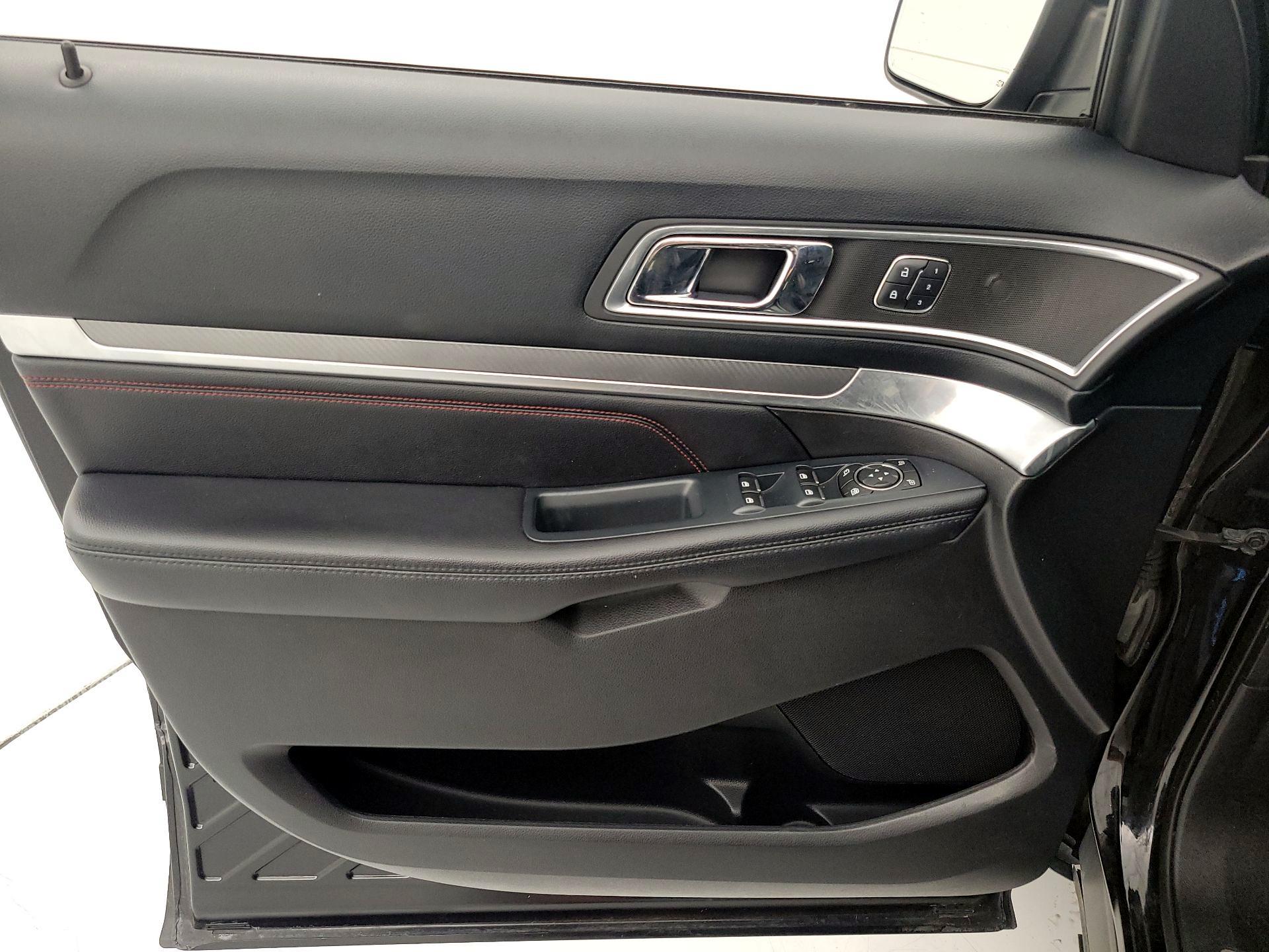 Thumbnail: 2016 Ford Explorer - 12
