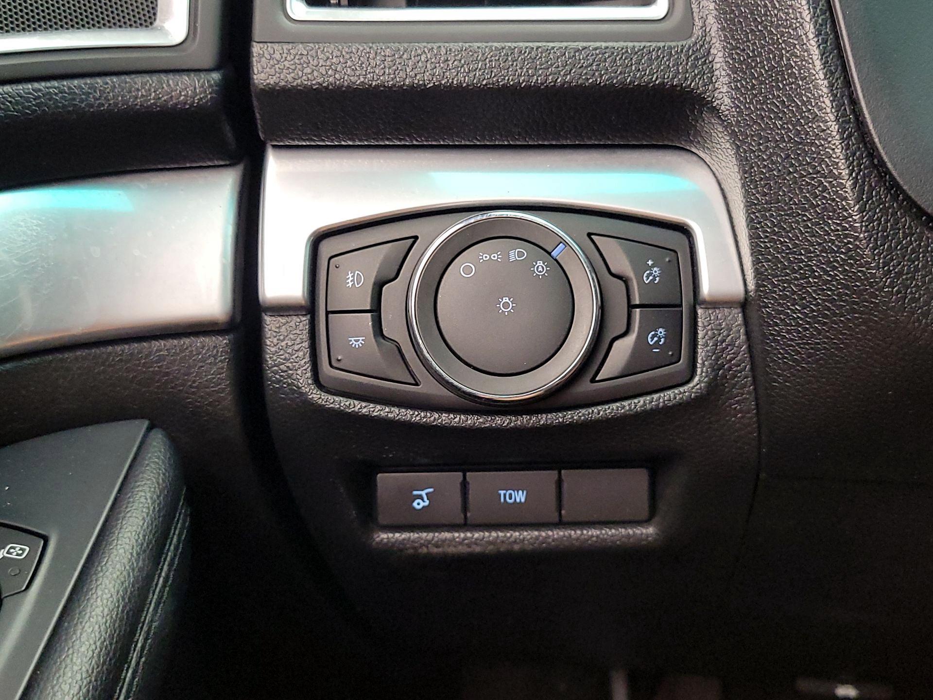 Thumbnail: 2016 Ford Explorer - 13