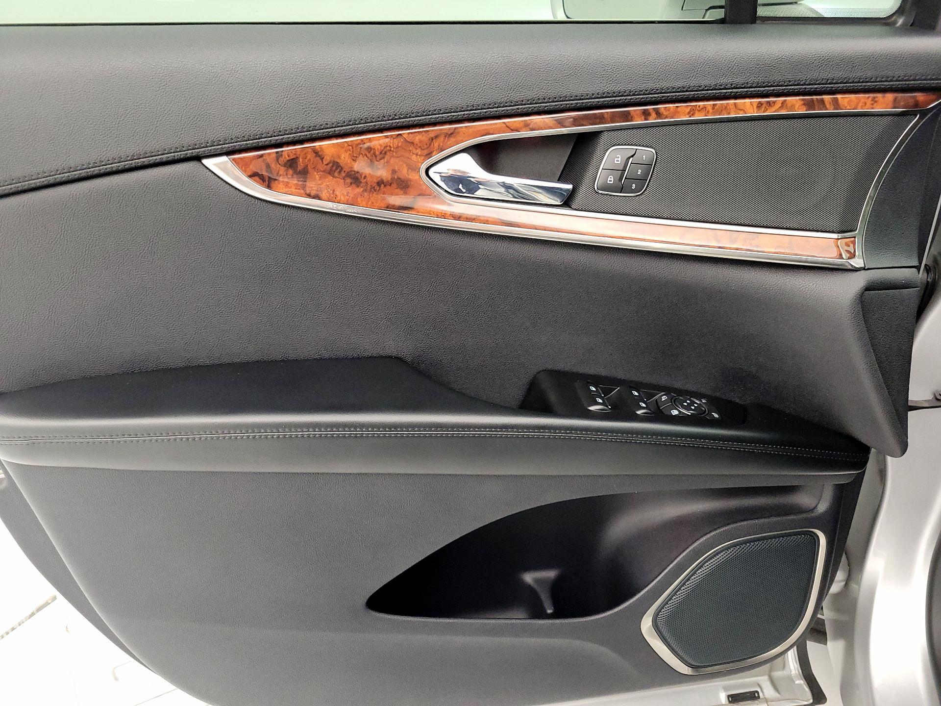 Thumbnail: 2019 Lincoln Nautilus - 12