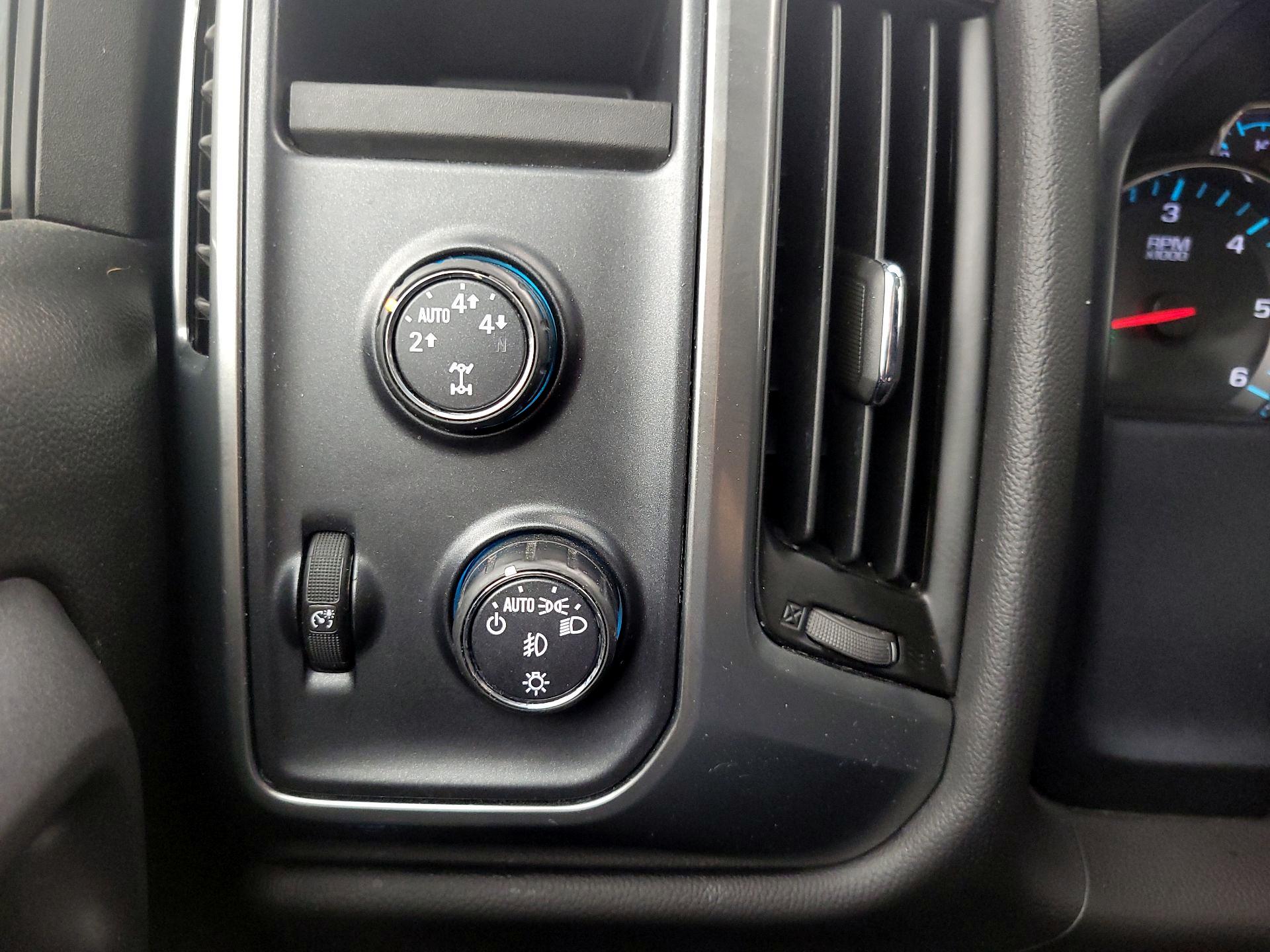 Thumbnail: 2015 Chevrolet Silverado 1500 - 13