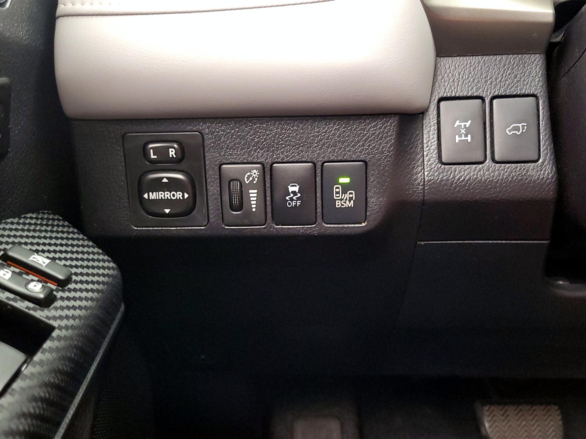 Thumbnail: 2015 Toyota RAV4 - 13