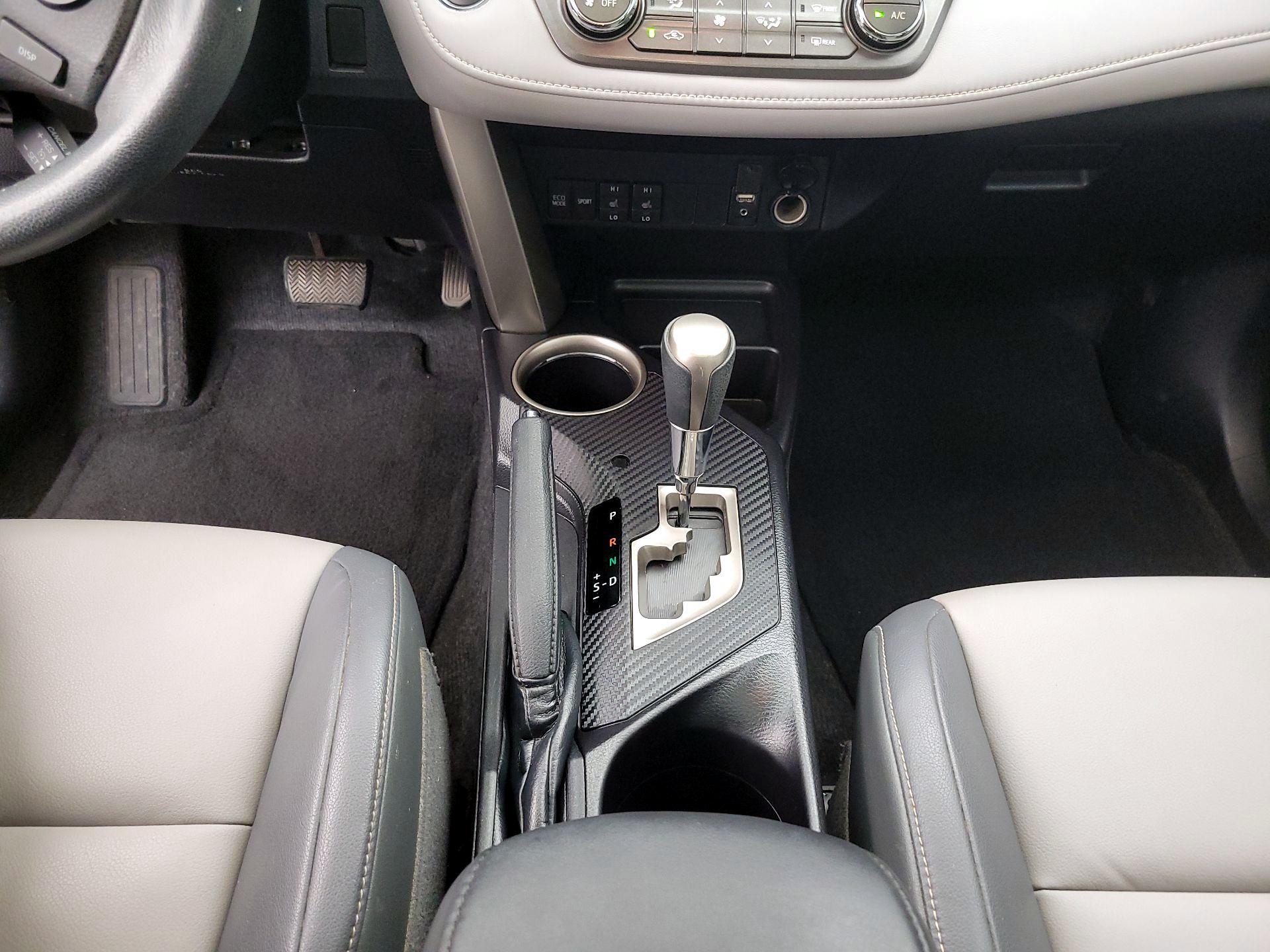 Thumbnail: 2015 Toyota RAV4 - 18