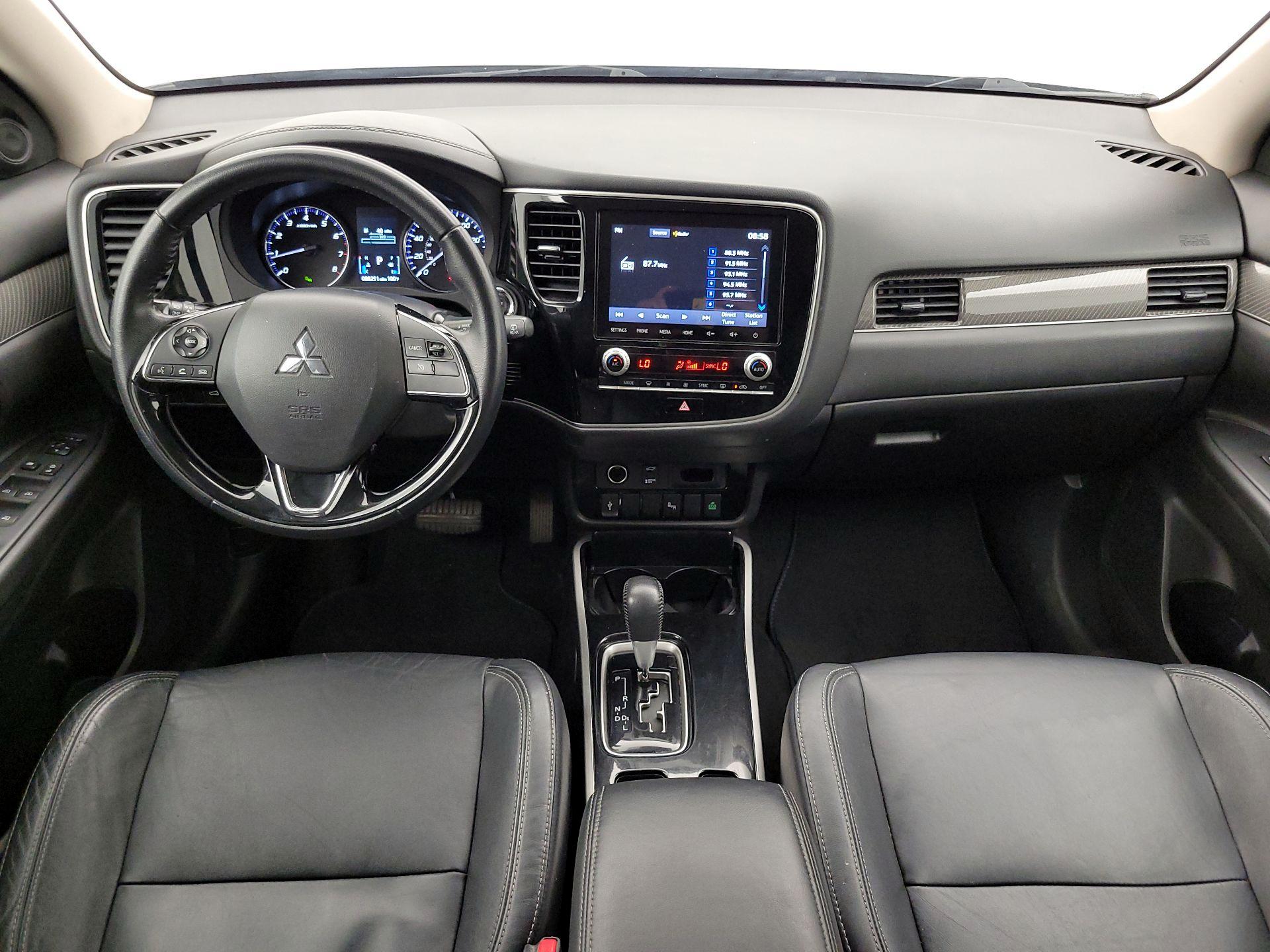 Thumbnail: 2020 Mitsubishi Outlander - 9