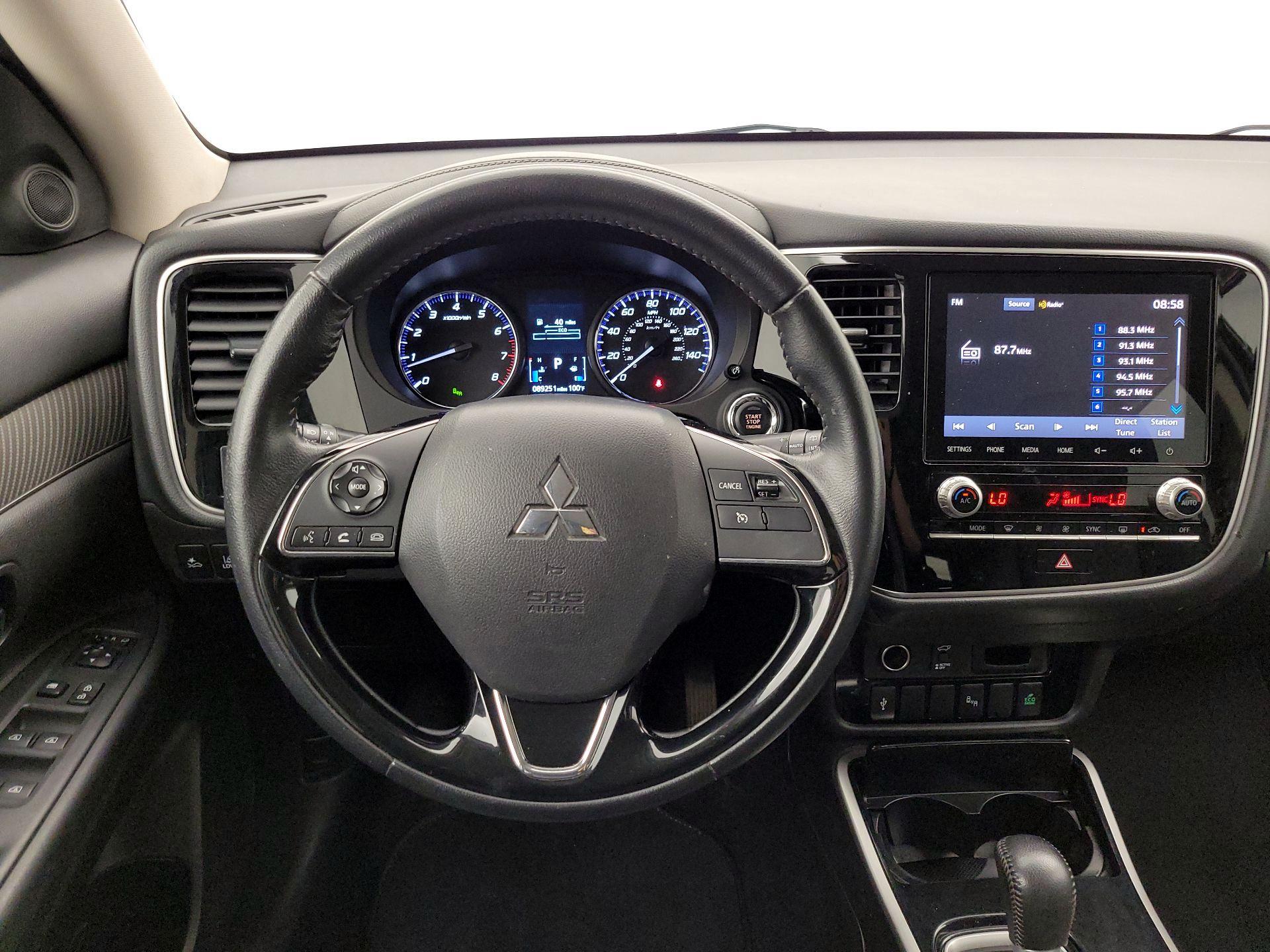 Thumbnail: 2020 Mitsubishi Outlander - 10