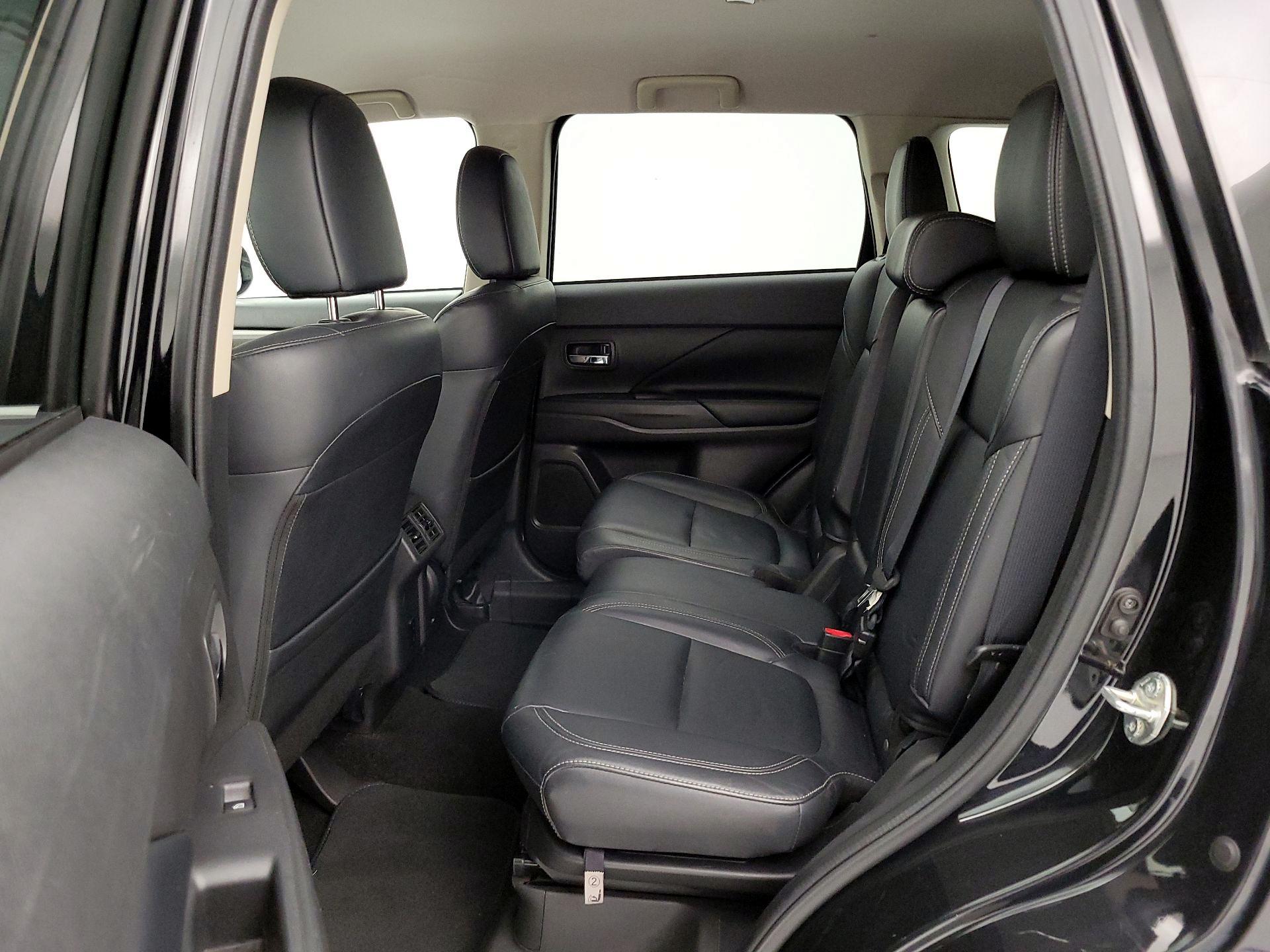 Thumbnail: 2020 Mitsubishi Outlander - 19