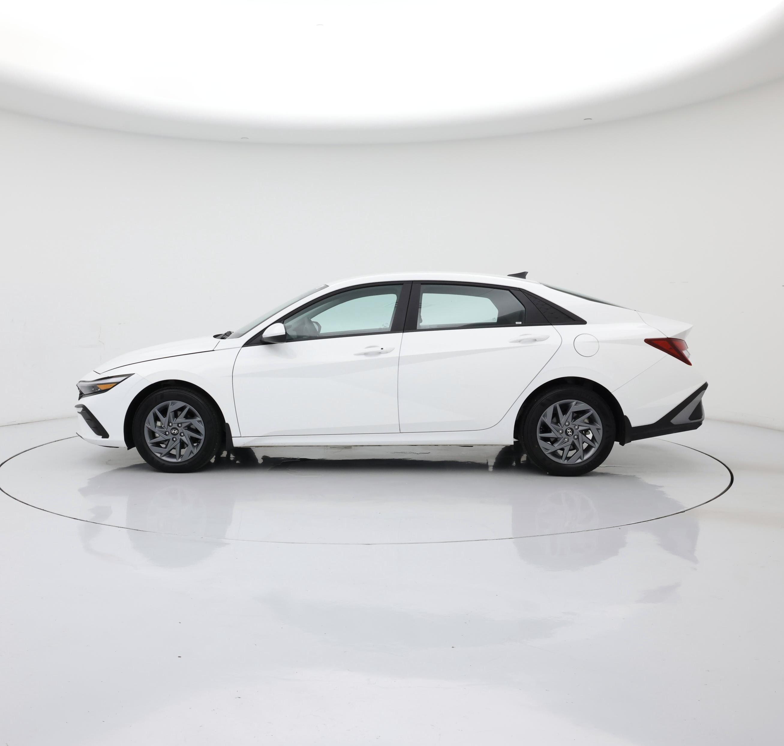Thumbnail: 2024 Hyundai Elantra - 3