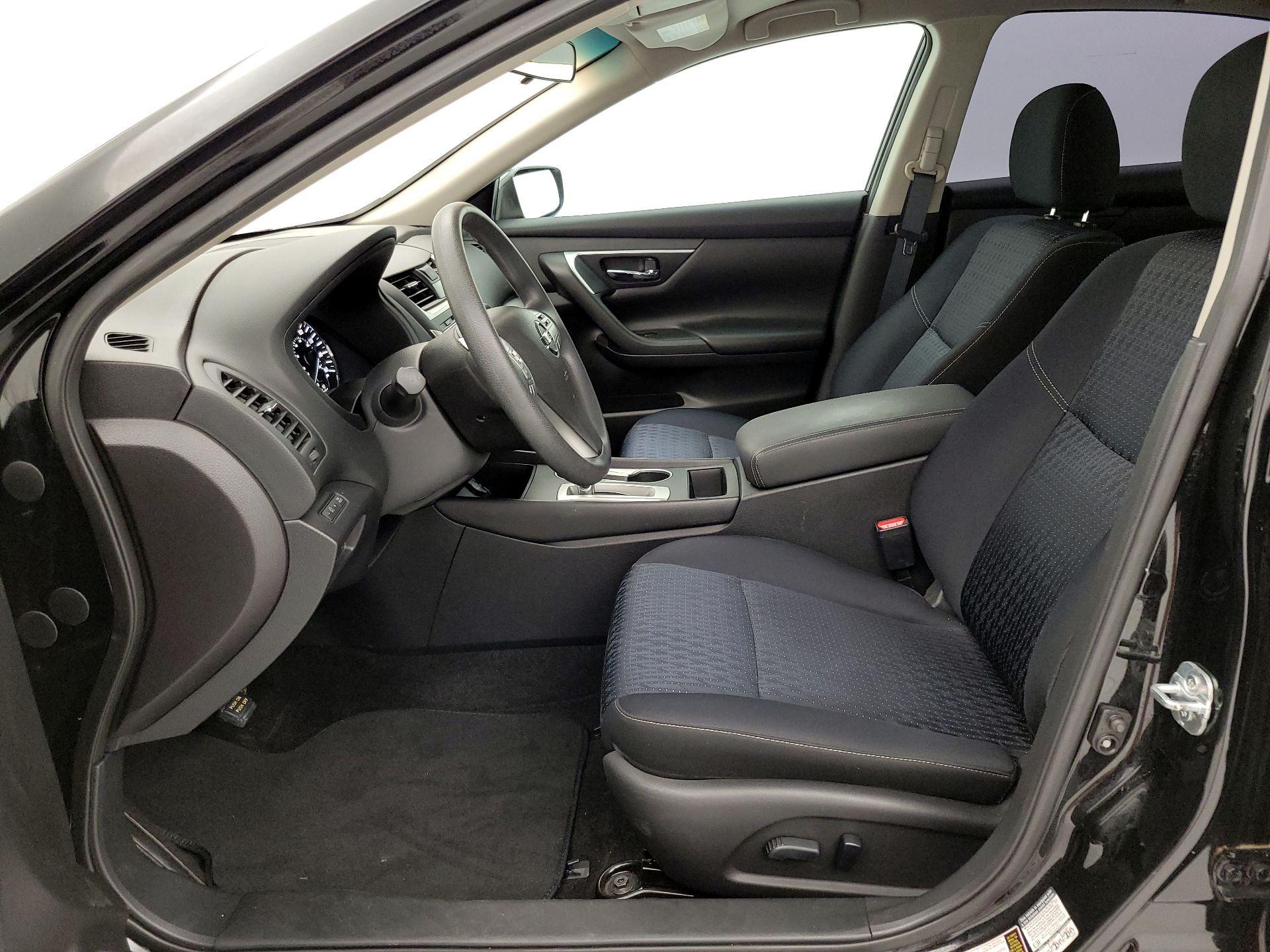 Thumbnail: 2016 Nissan Altima - 11