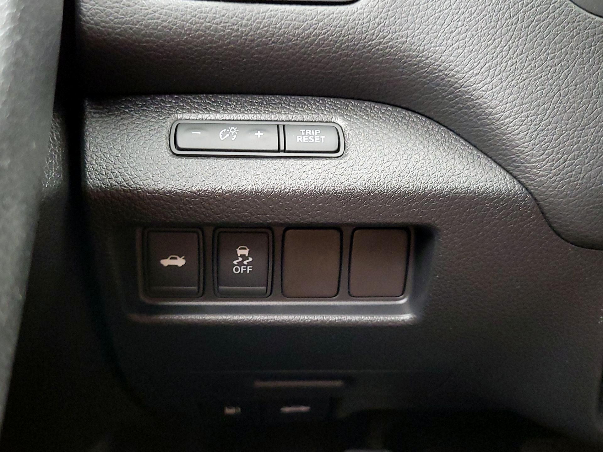 Thumbnail: 2016 Nissan Altima - 13