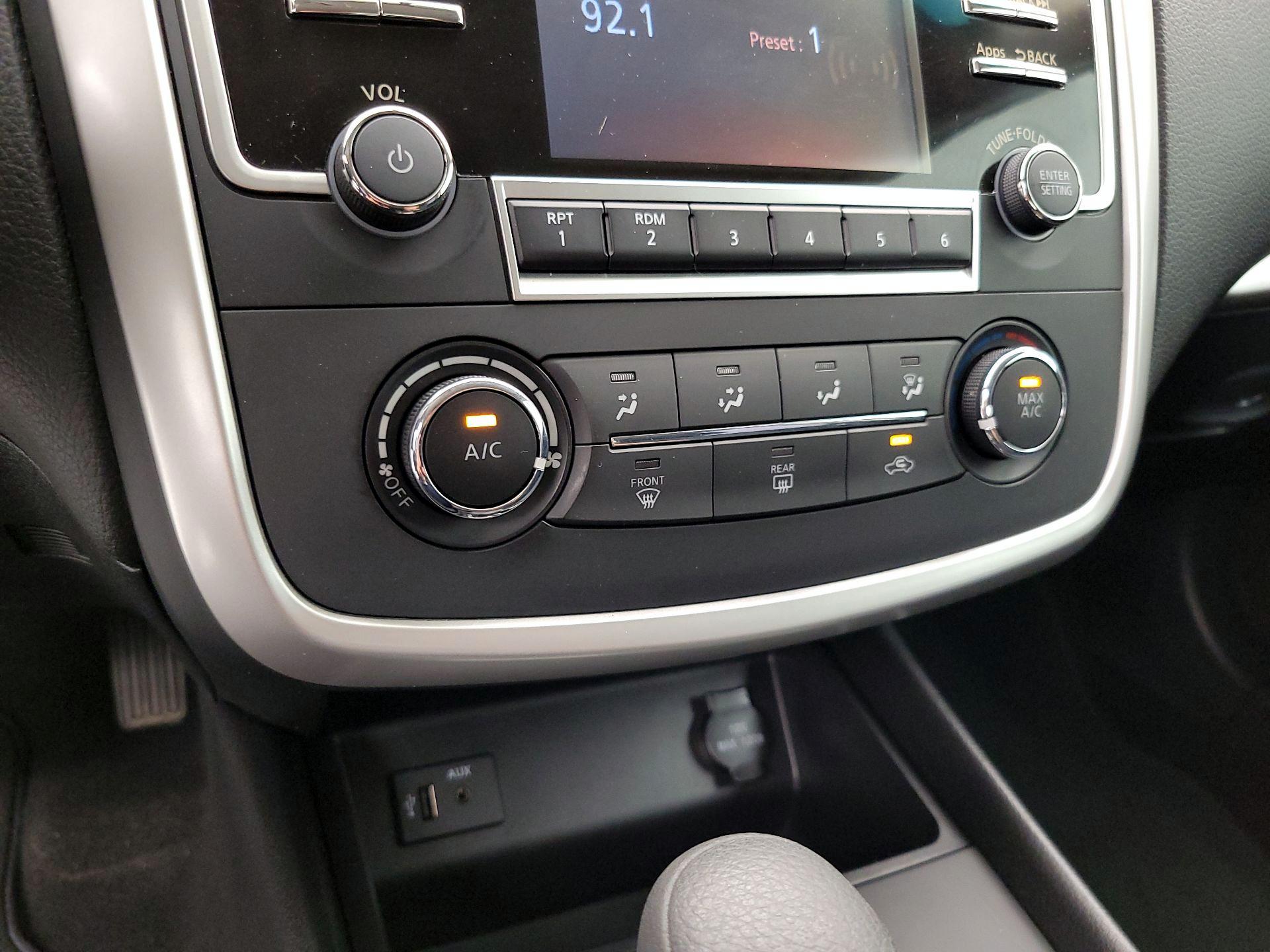 Thumbnail: 2016 Nissan Altima - 16