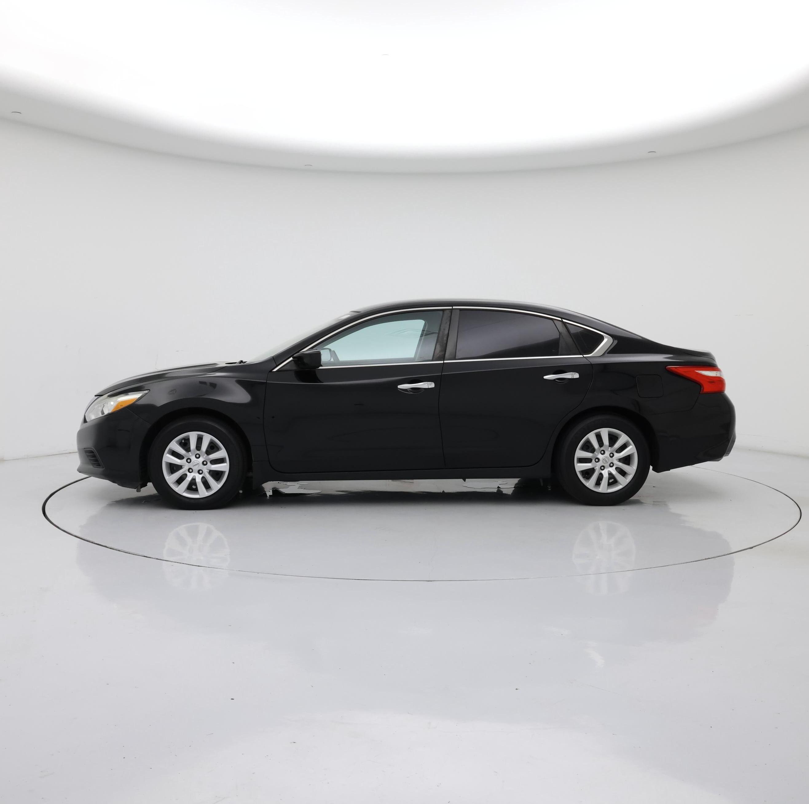 Thumbnail: 2016 Nissan Altima - 3