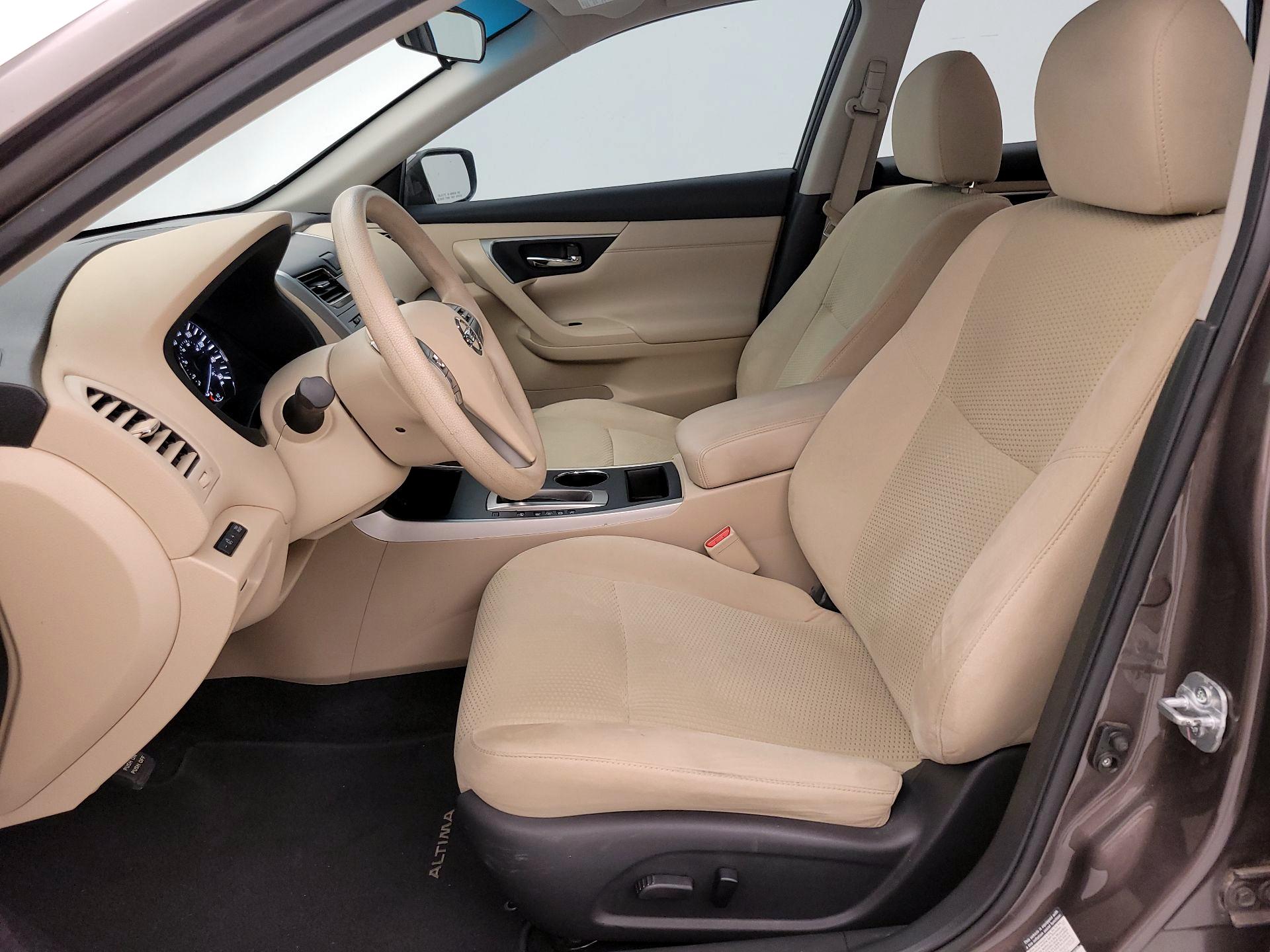 Thumbnail: 2015 Nissan Altima - 11