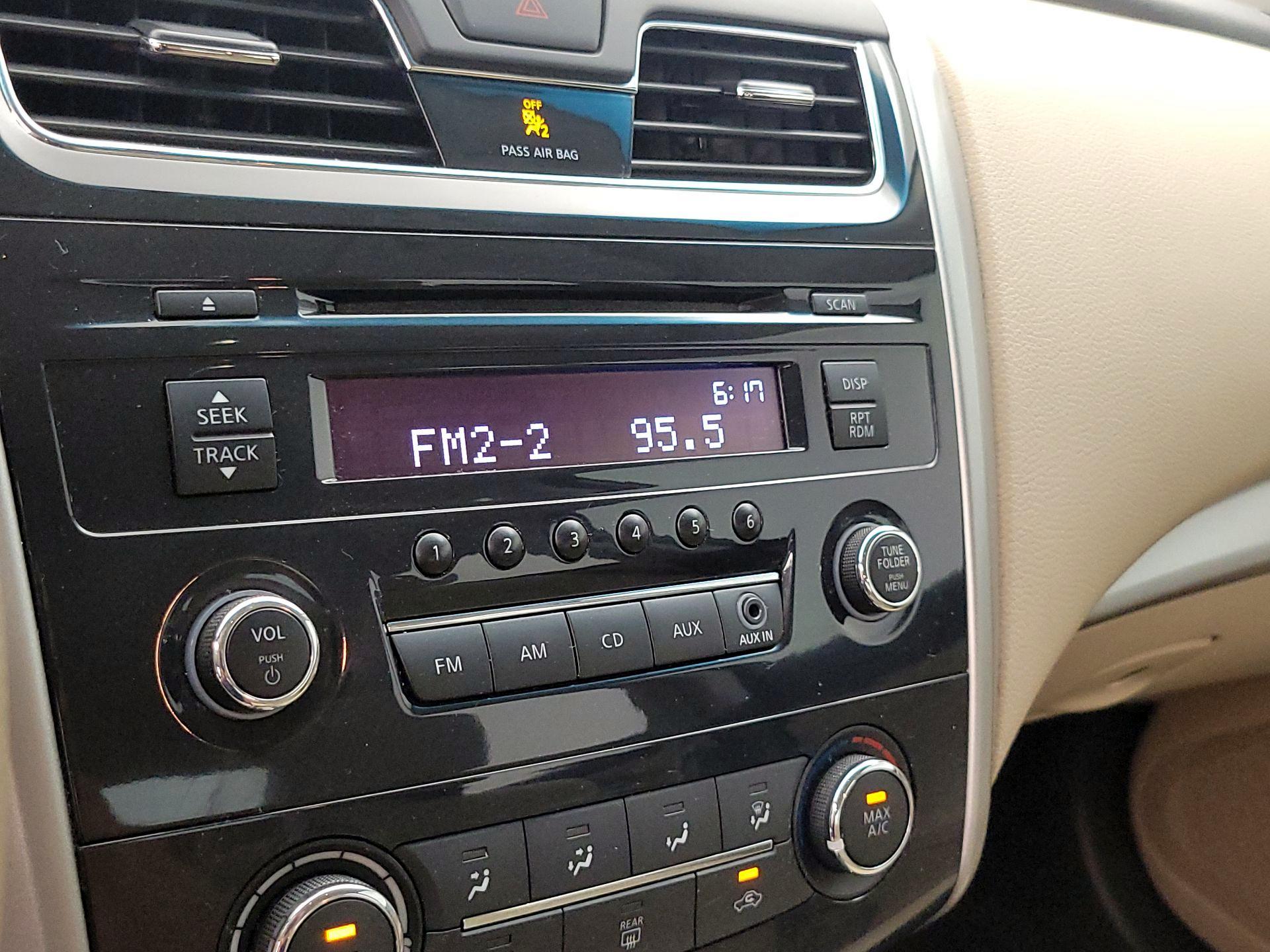 Thumbnail: 2015 Nissan Altima - 14