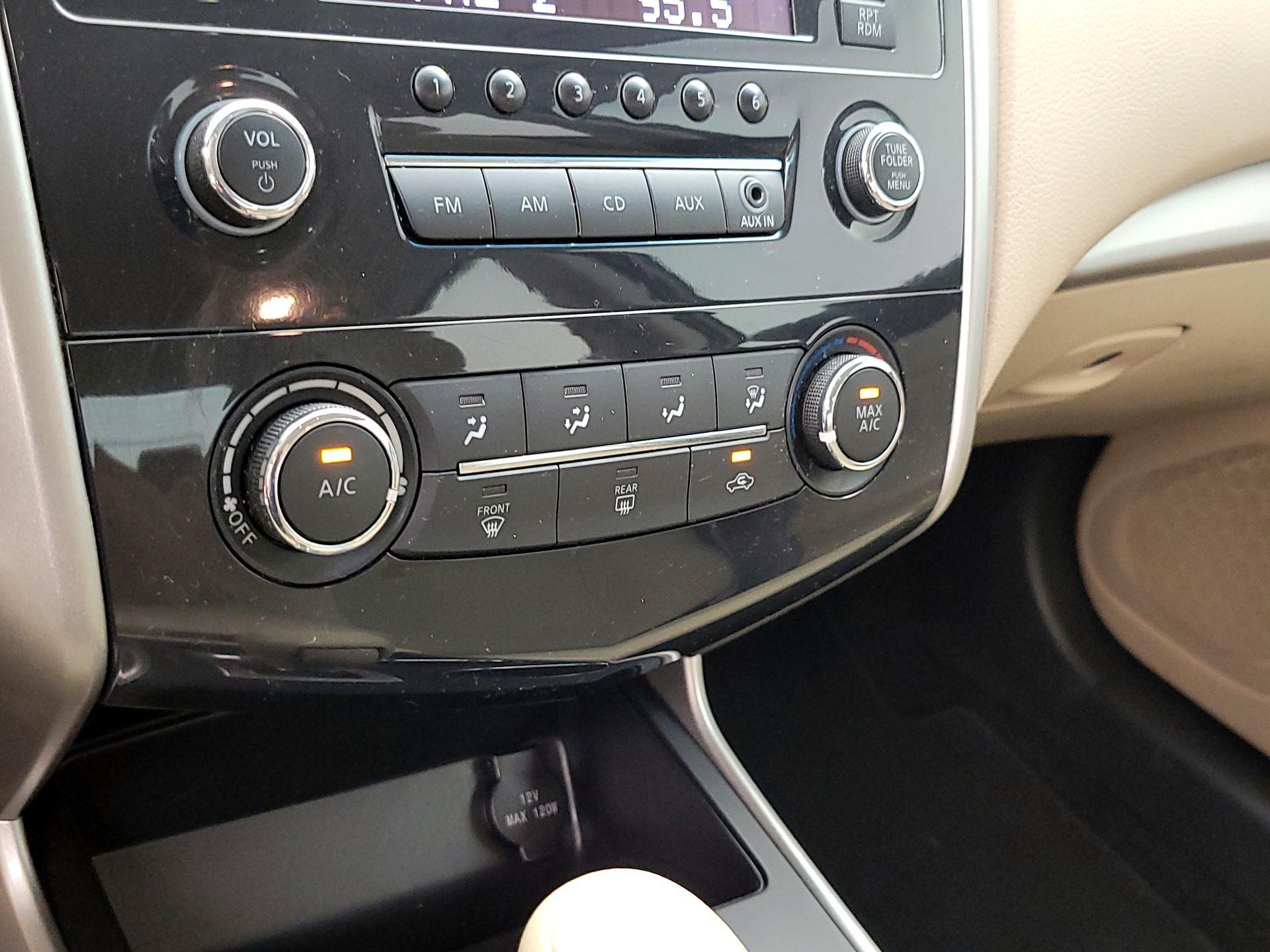 Thumbnail: 2015 Nissan Altima - 15