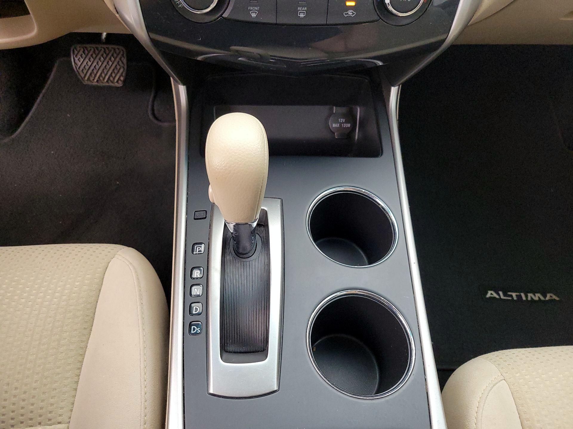 Thumbnail: 2015 Nissan Altima - 16