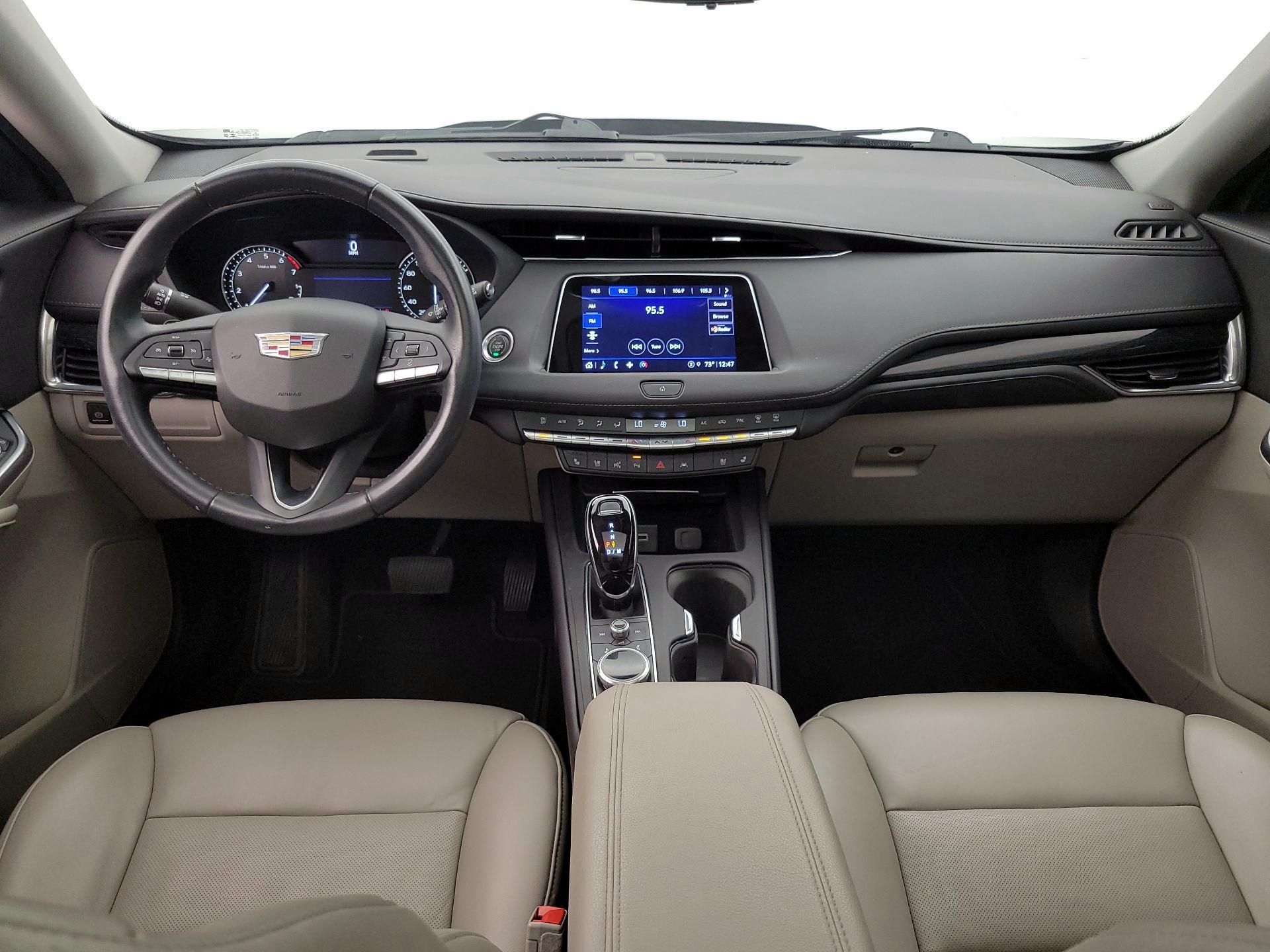 Thumbnail: 2022 Cadillac XT4 - 9