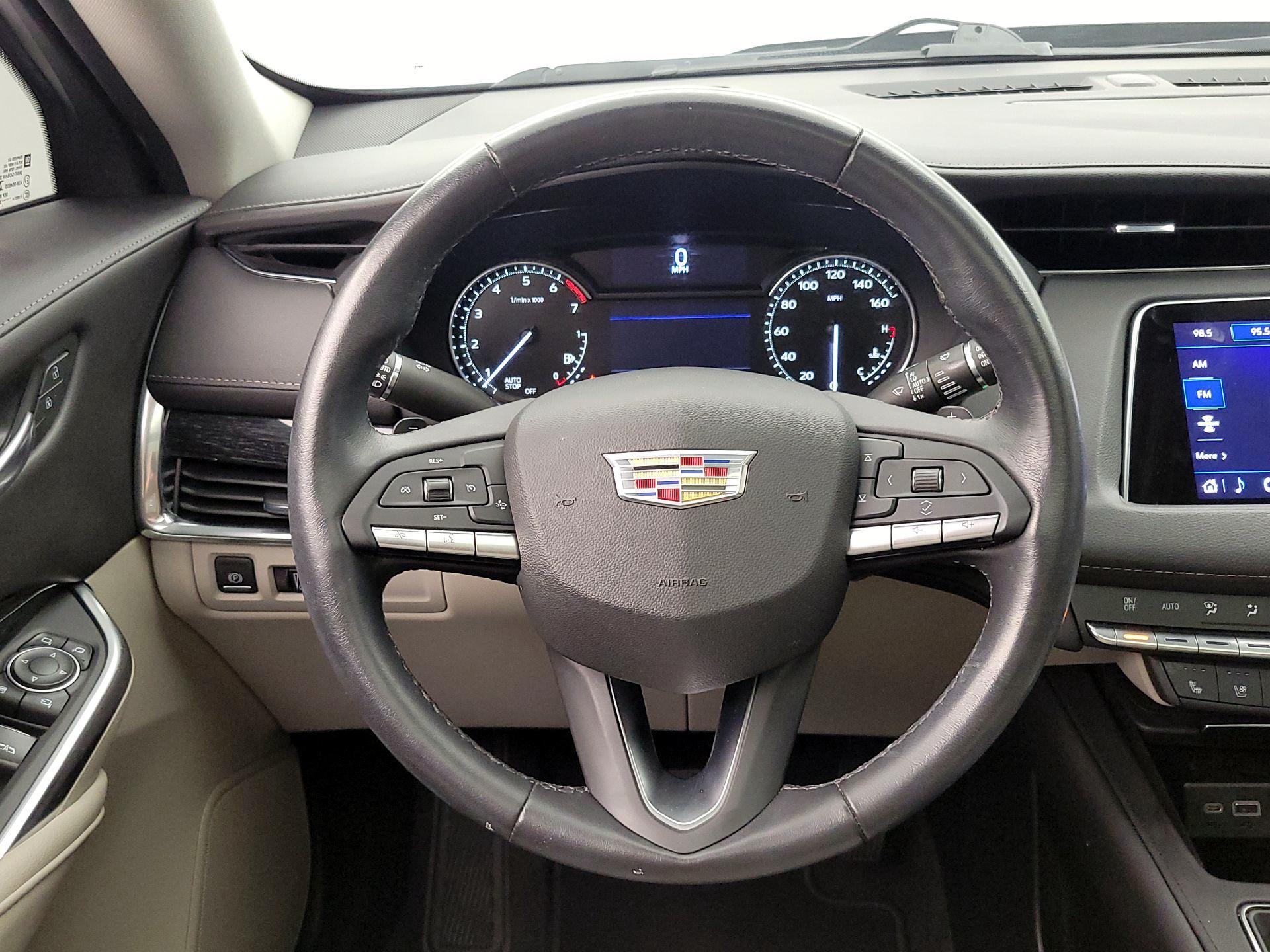 Thumbnail: 2022 Cadillac XT4 - 10
