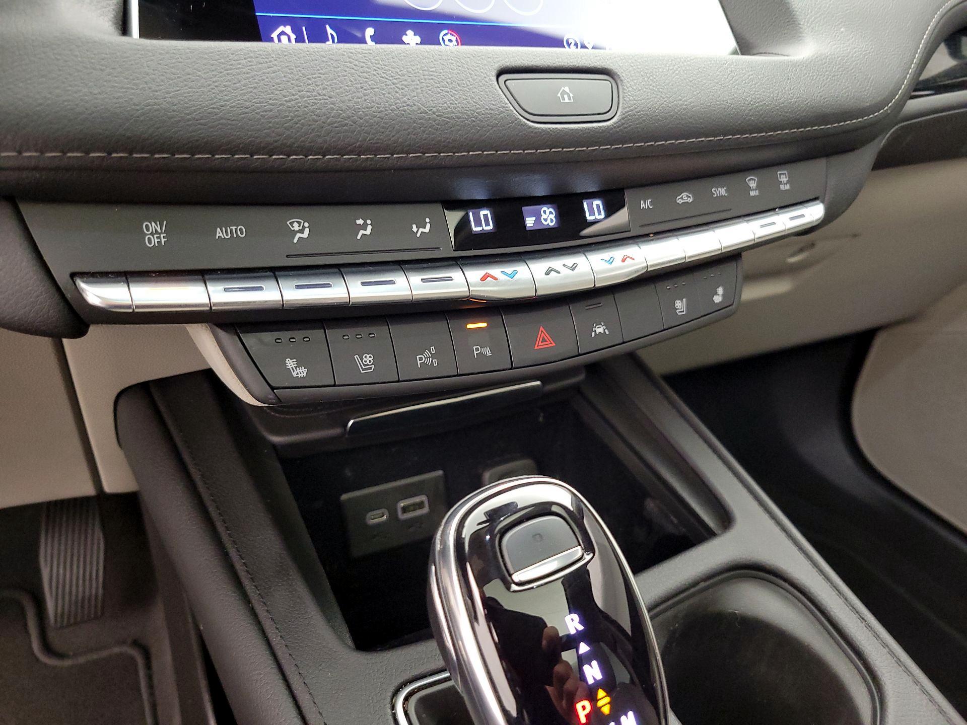 Thumbnail: 2022 Cadillac XT4 - 16