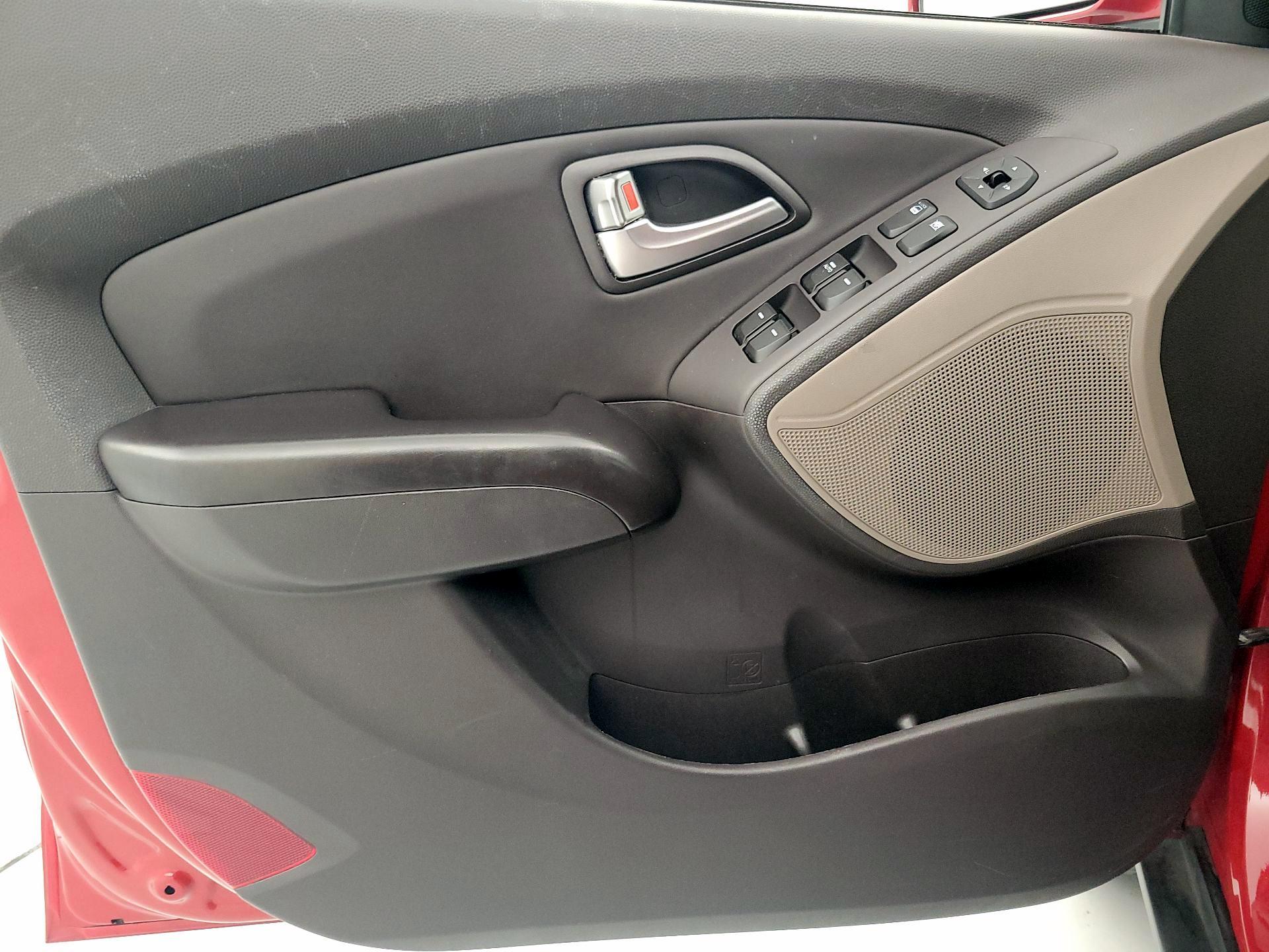 Thumbnail: 2013 Hyundai Tucson - 12