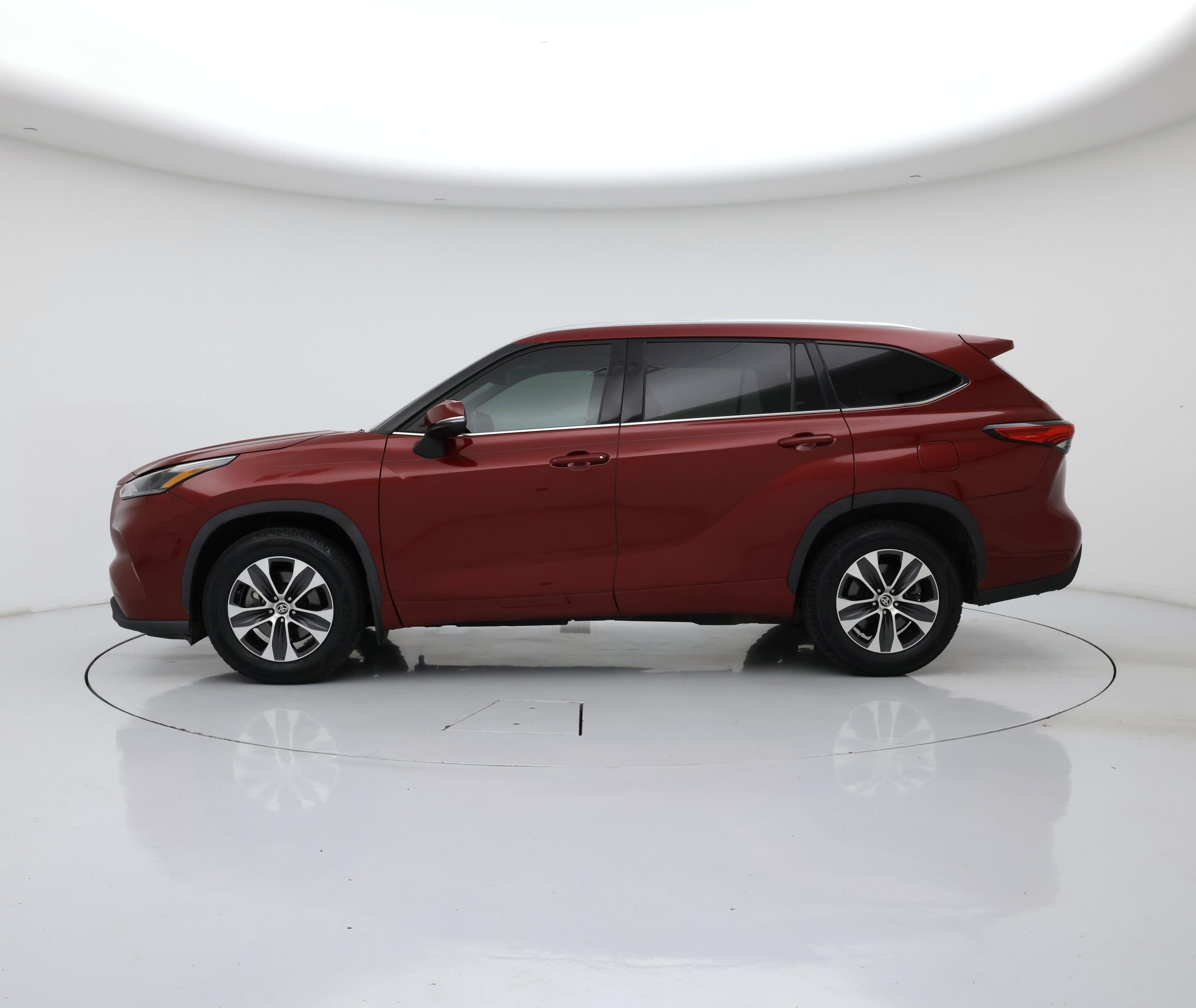 Thumbnail: 2021 Toyota Highlander - 3