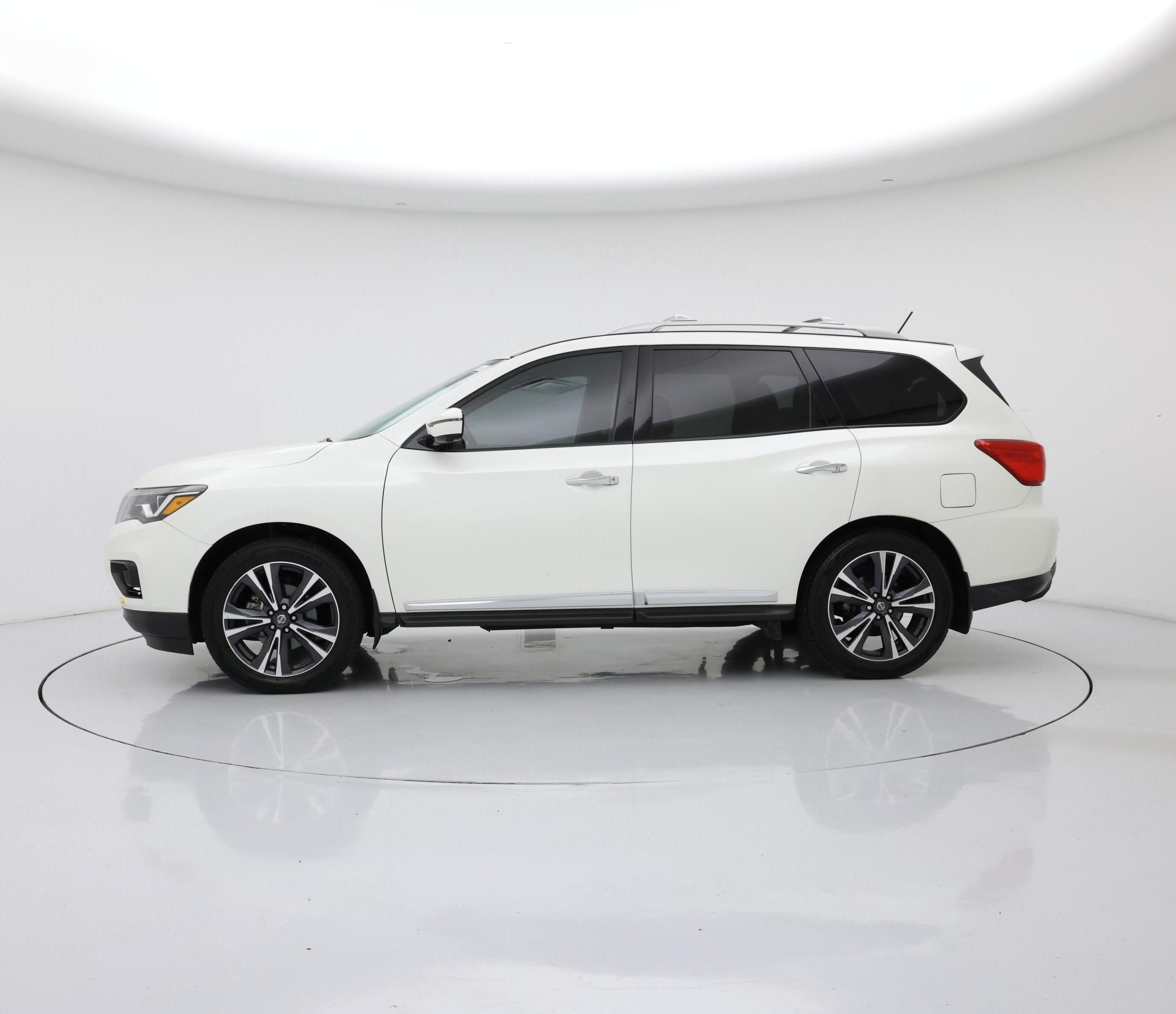 Thumbnail: 2017 Nissan Pathfinder - 3