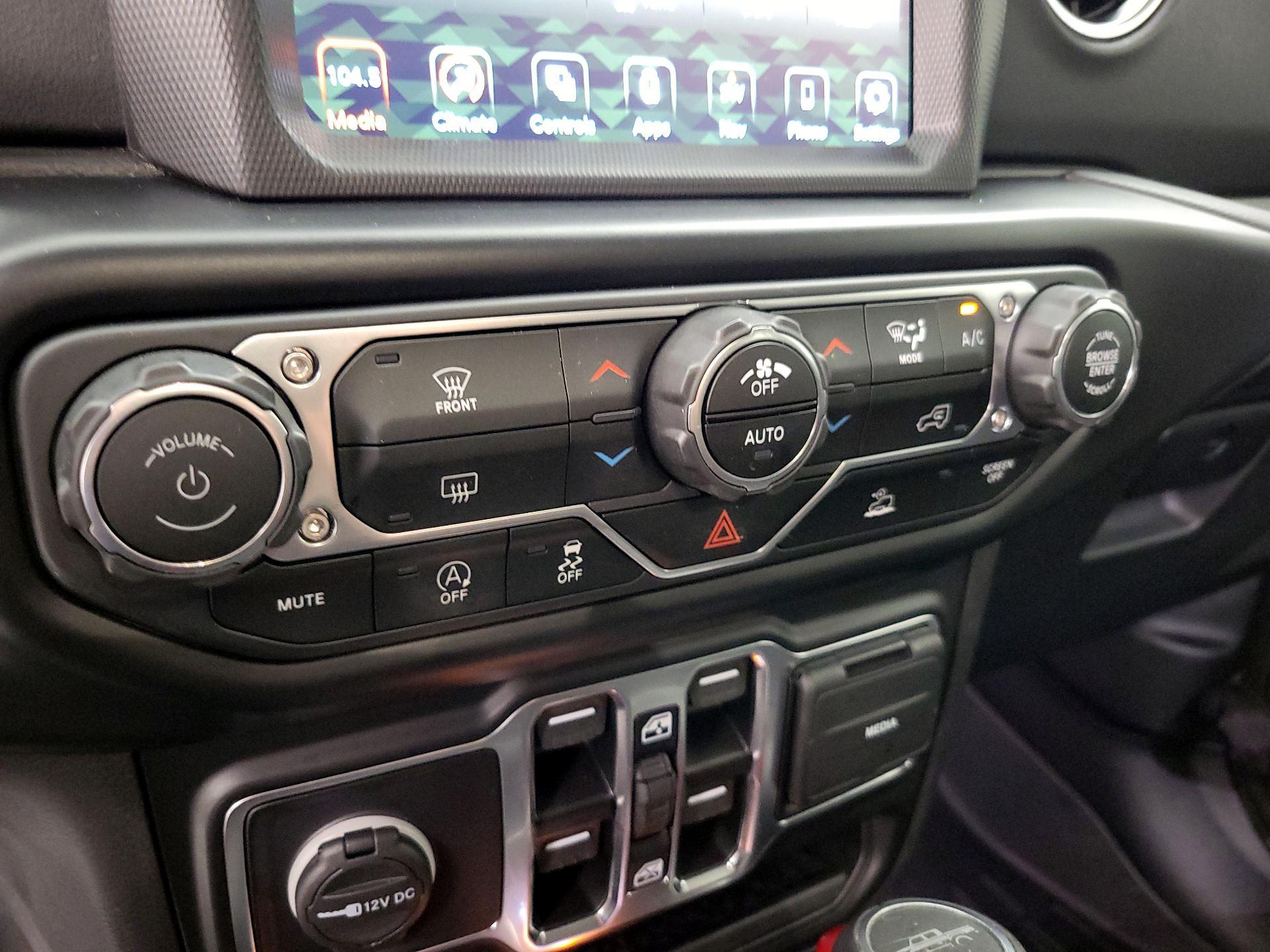 Thumbnail: 2022 Jeep Gladiator - 17