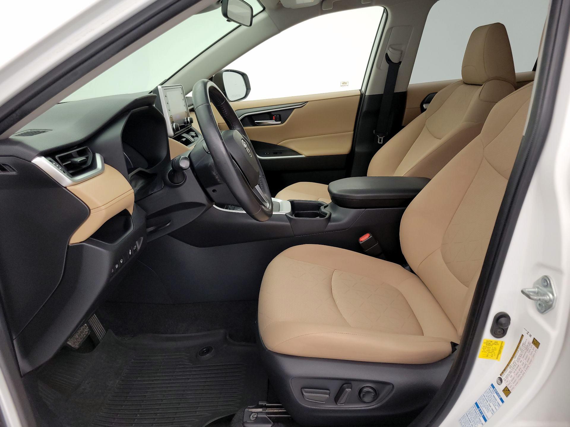 Thumbnail: 2020 Toyota RAV4 - 11