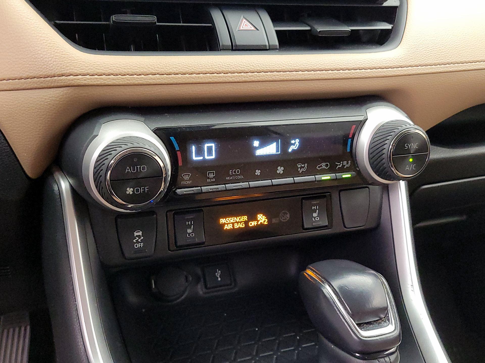 Thumbnail: 2020 Toyota RAV4 - 16