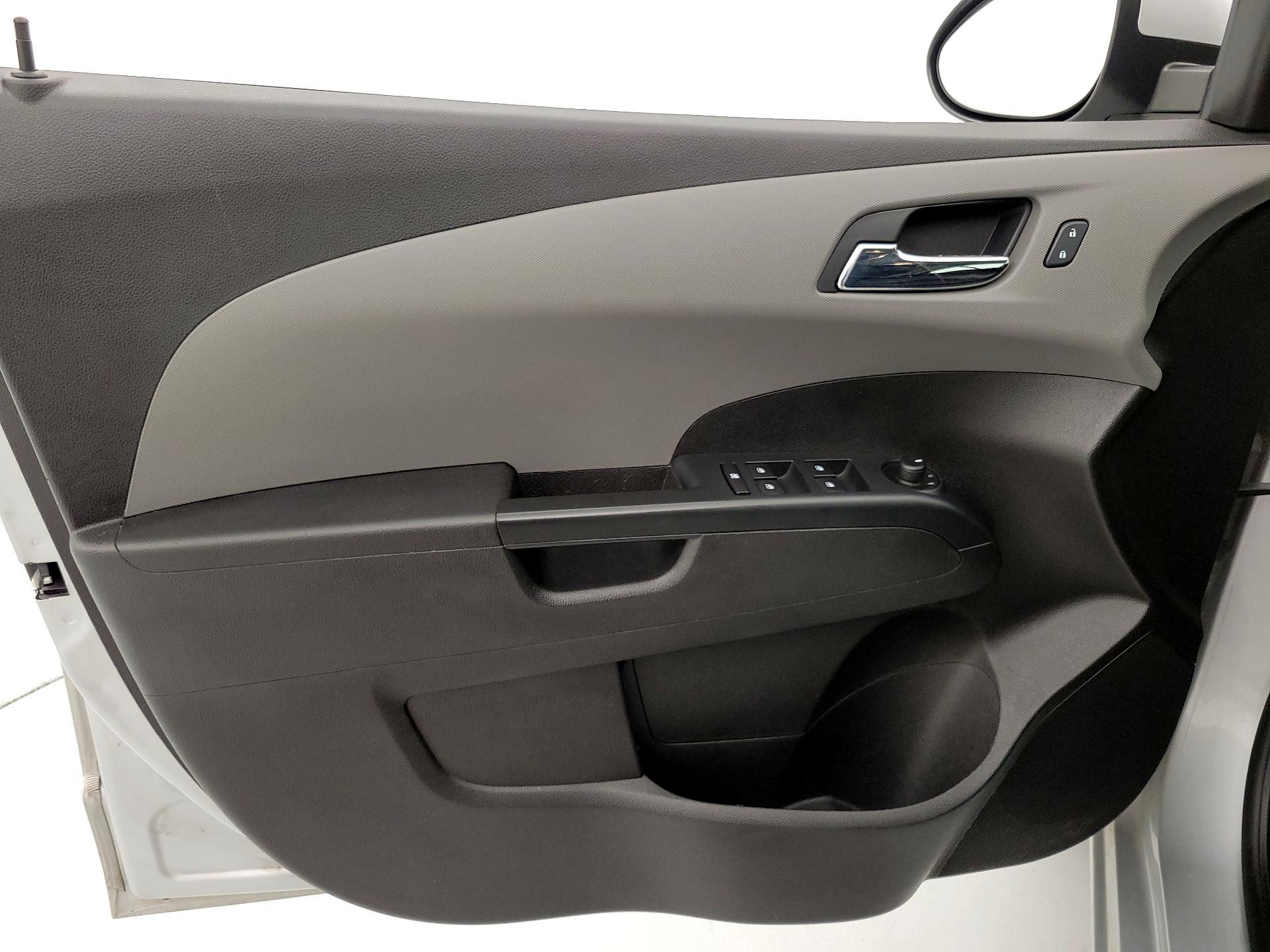 Thumbnail: 2016 Chevrolet Sonic - 12