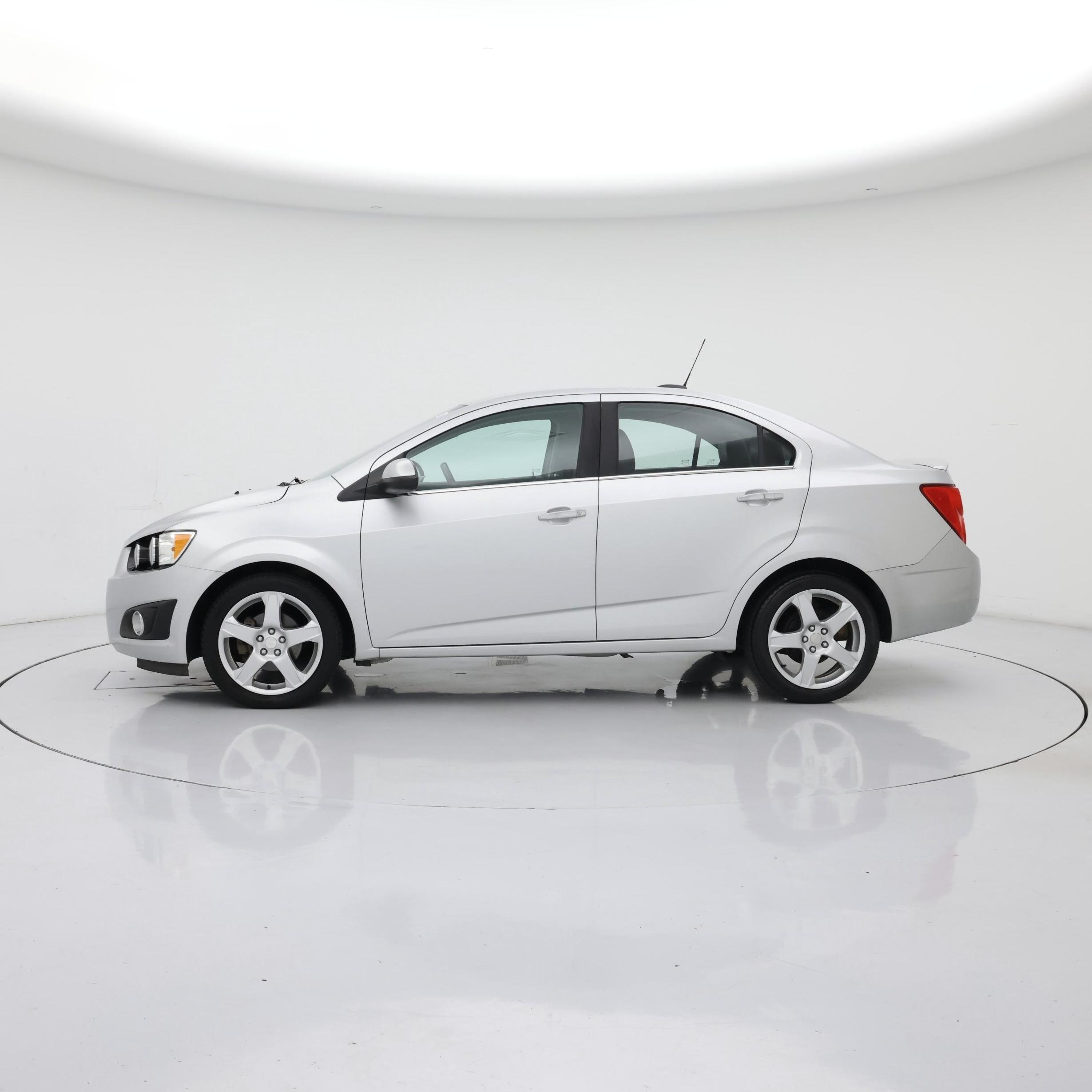 Thumbnail: 2016 Chevrolet Sonic - 3