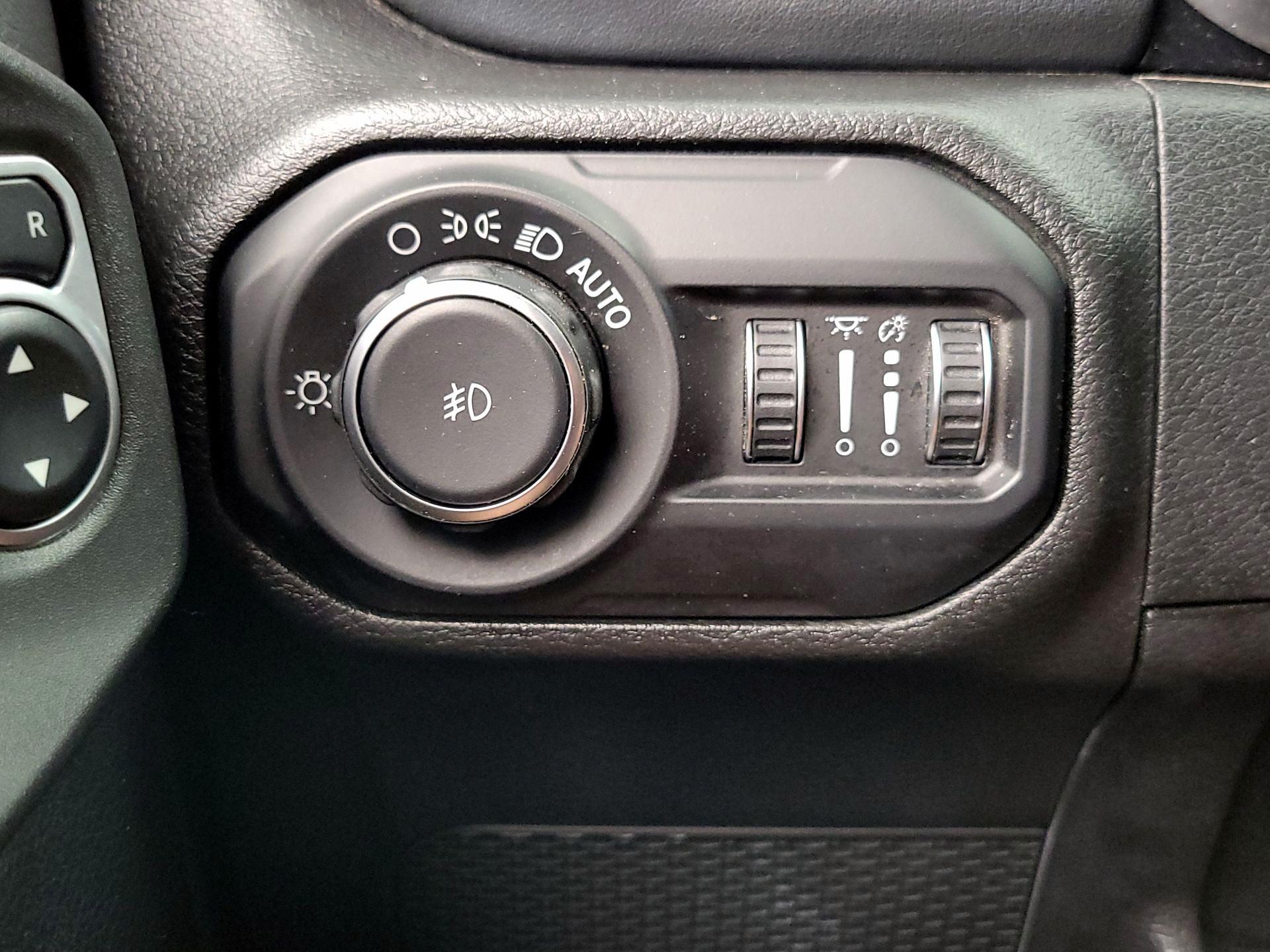 Thumbnail: 2019 Jeep Wrangler - 13