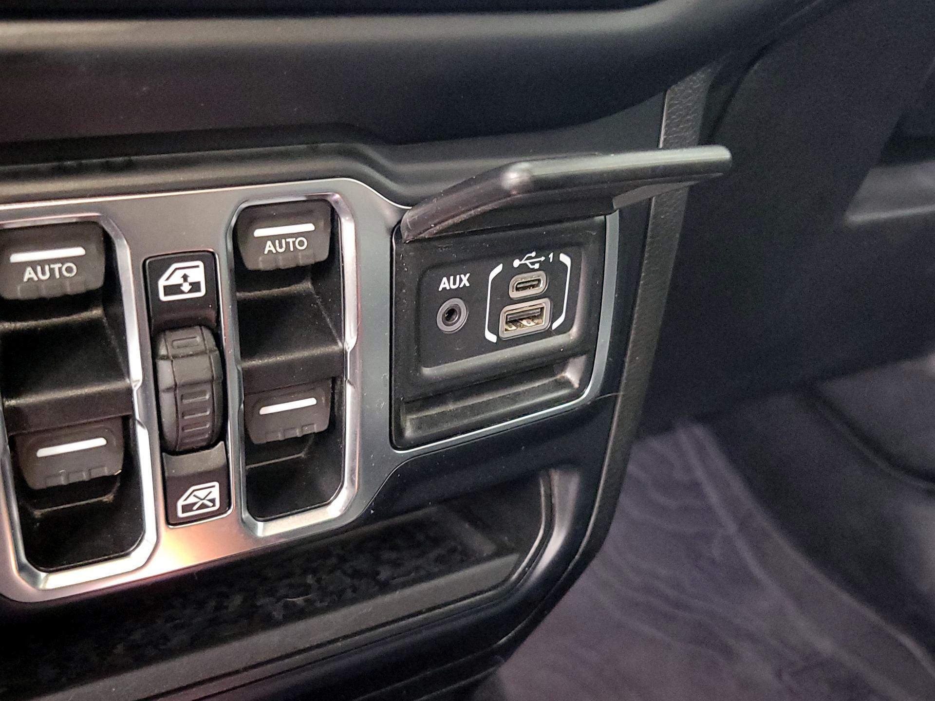Thumbnail: 2019 Jeep Wrangler - 19