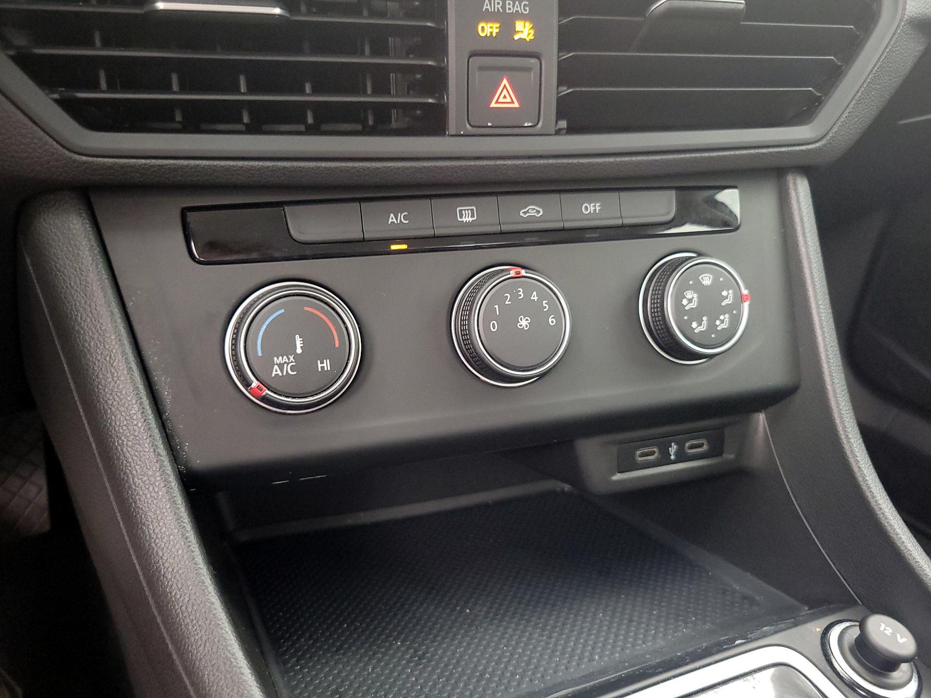 Thumbnail: 2021 Volkswagen Jetta - 16