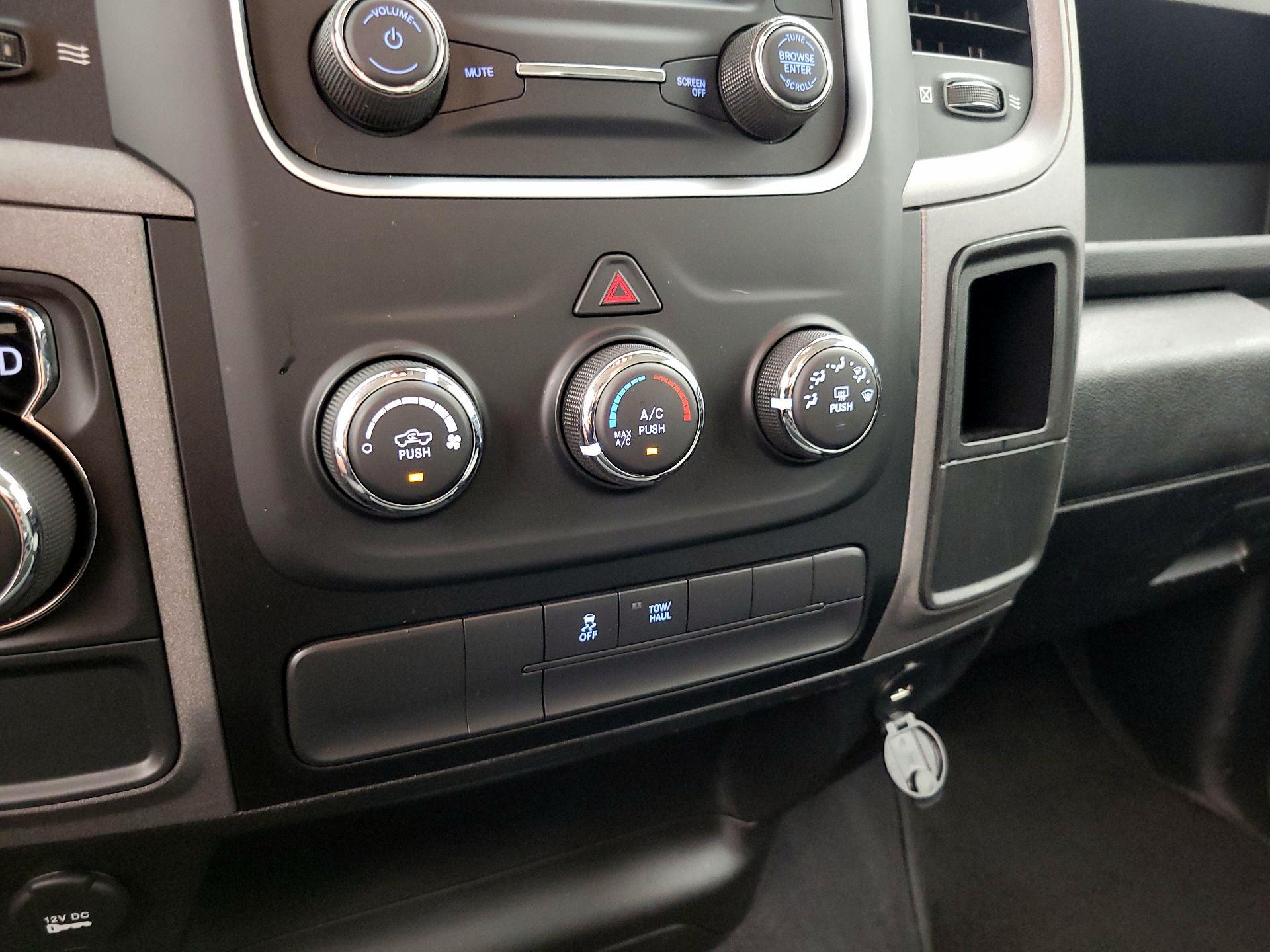 Thumbnail: 2021 RAM 1500 Classic - 16