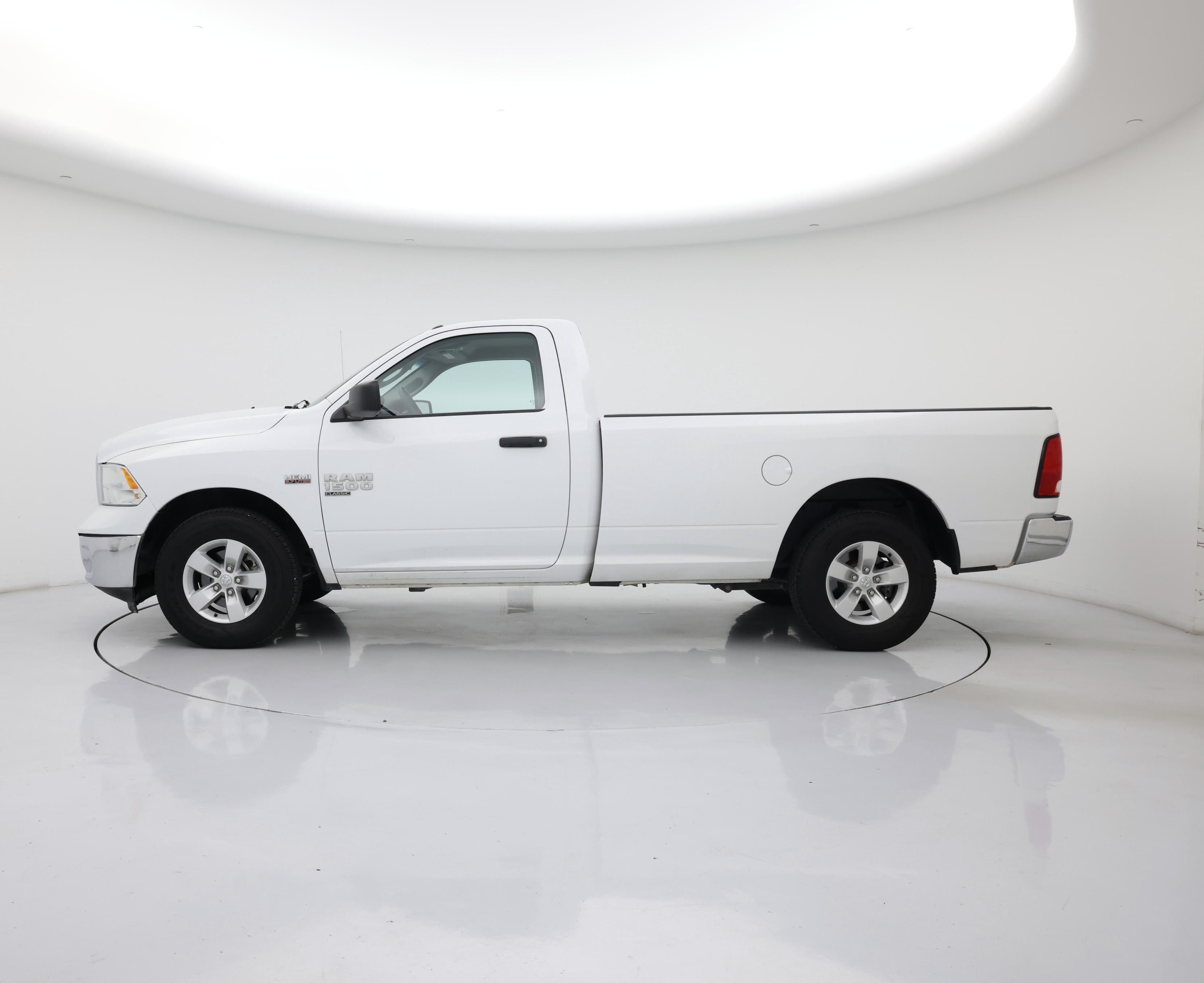 Thumbnail: 2021 RAM 1500 Classic - 3