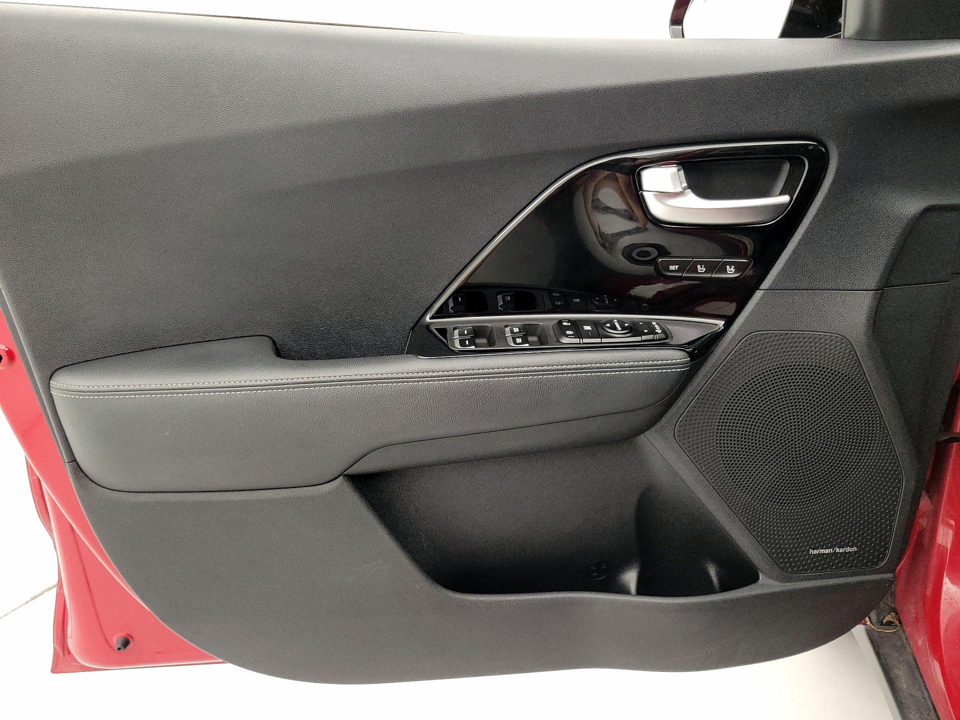 Thumbnail: 2018 Kia Niro - 12