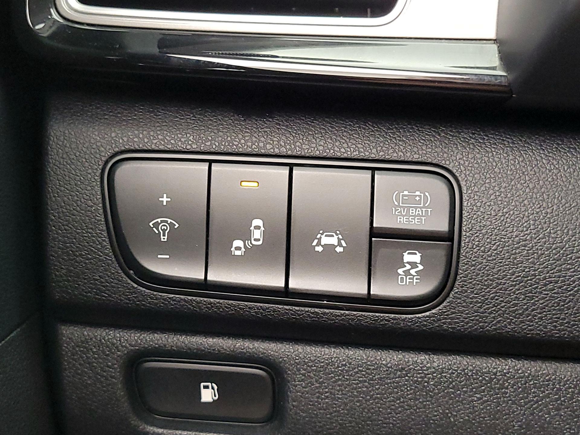 Thumbnail: 2018 Kia Niro - 13