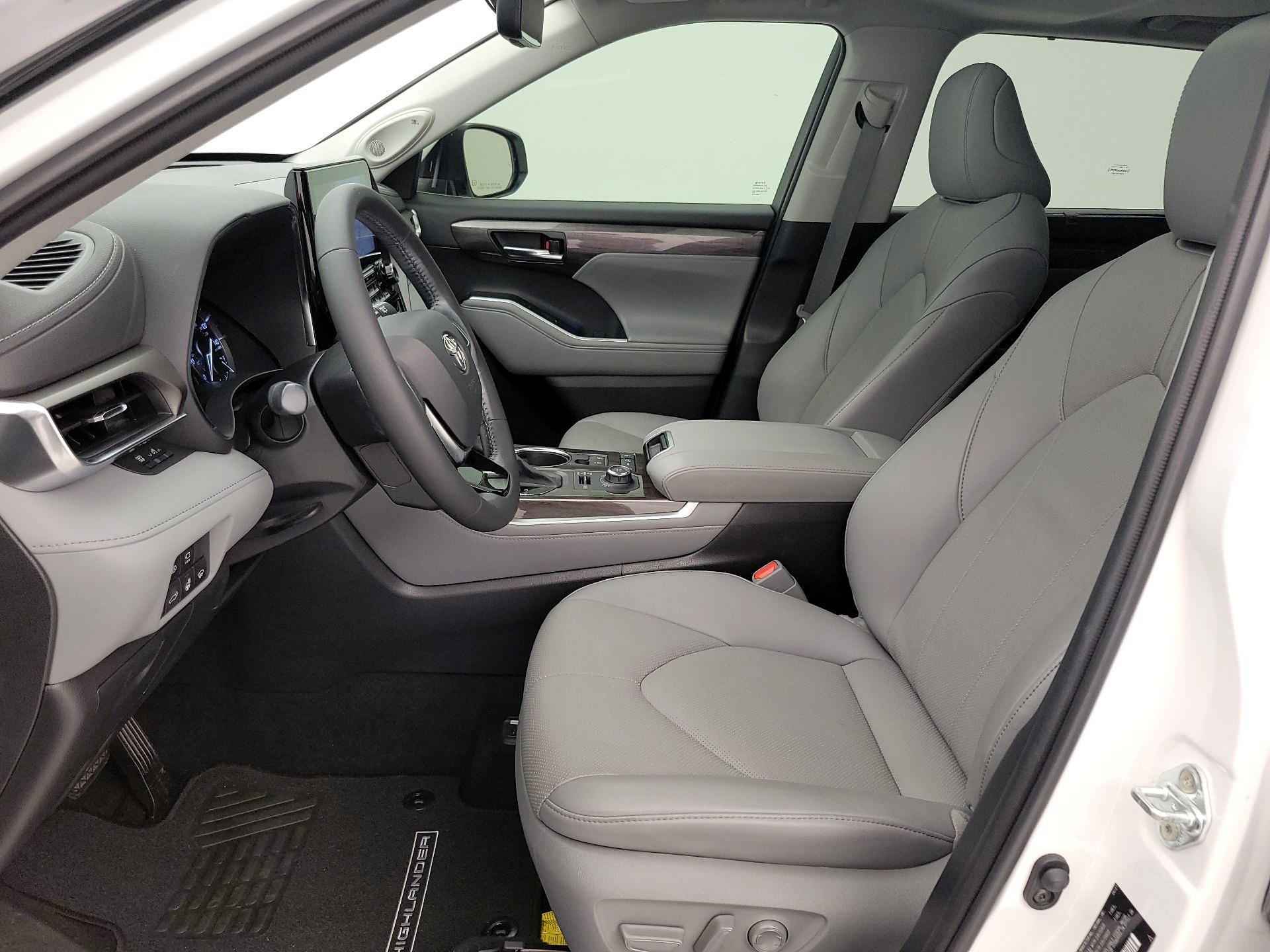 Thumbnail: 2021 Toyota Highlander - 11