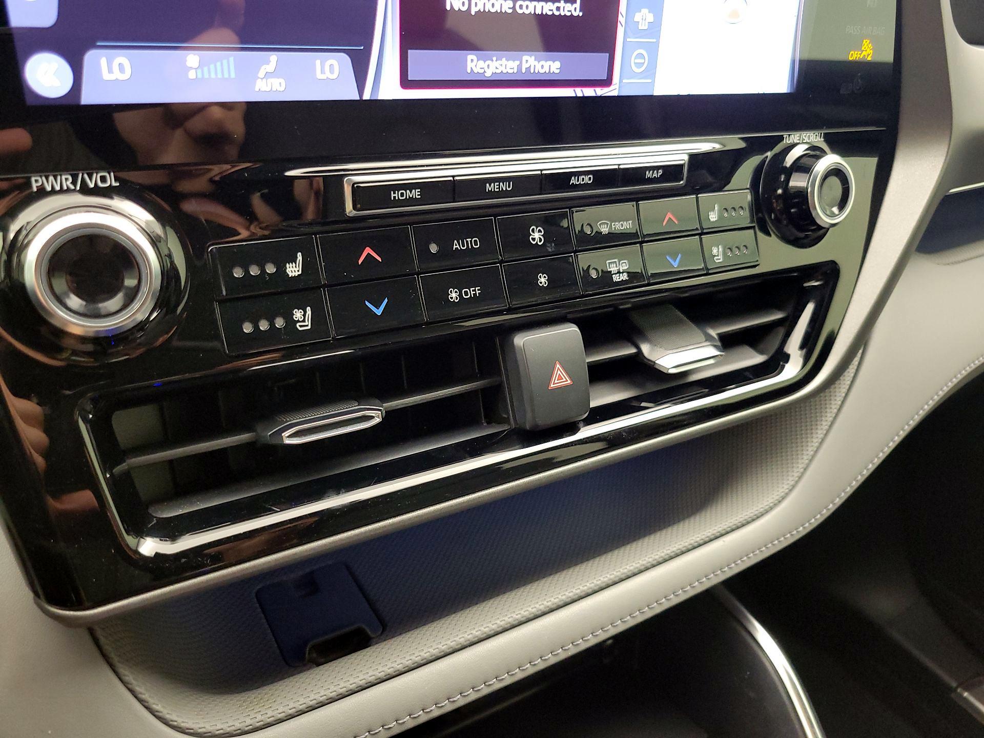 Thumbnail: 2021 Toyota Highlander - 17