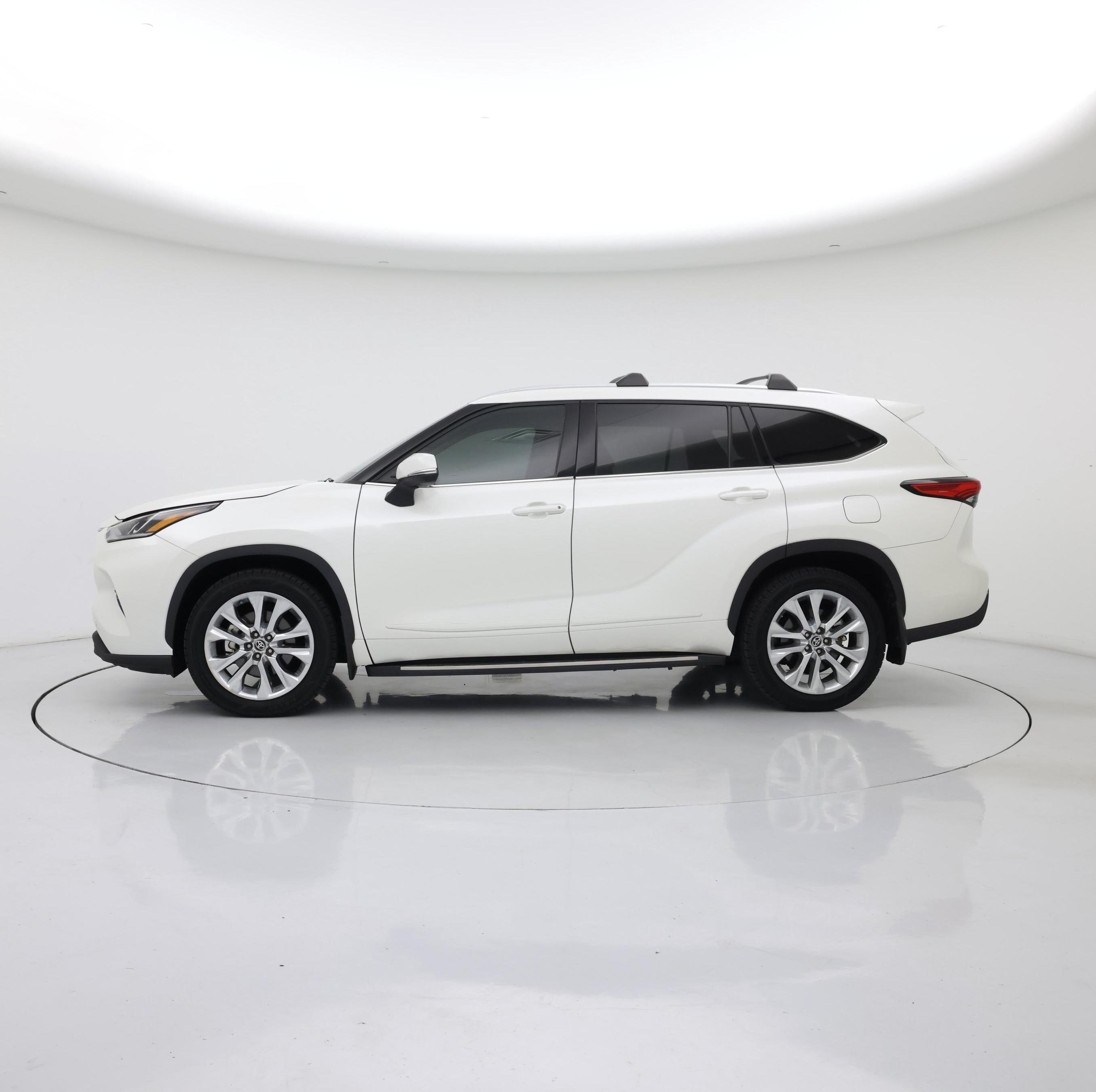 Thumbnail: 2021 Toyota Highlander - 3