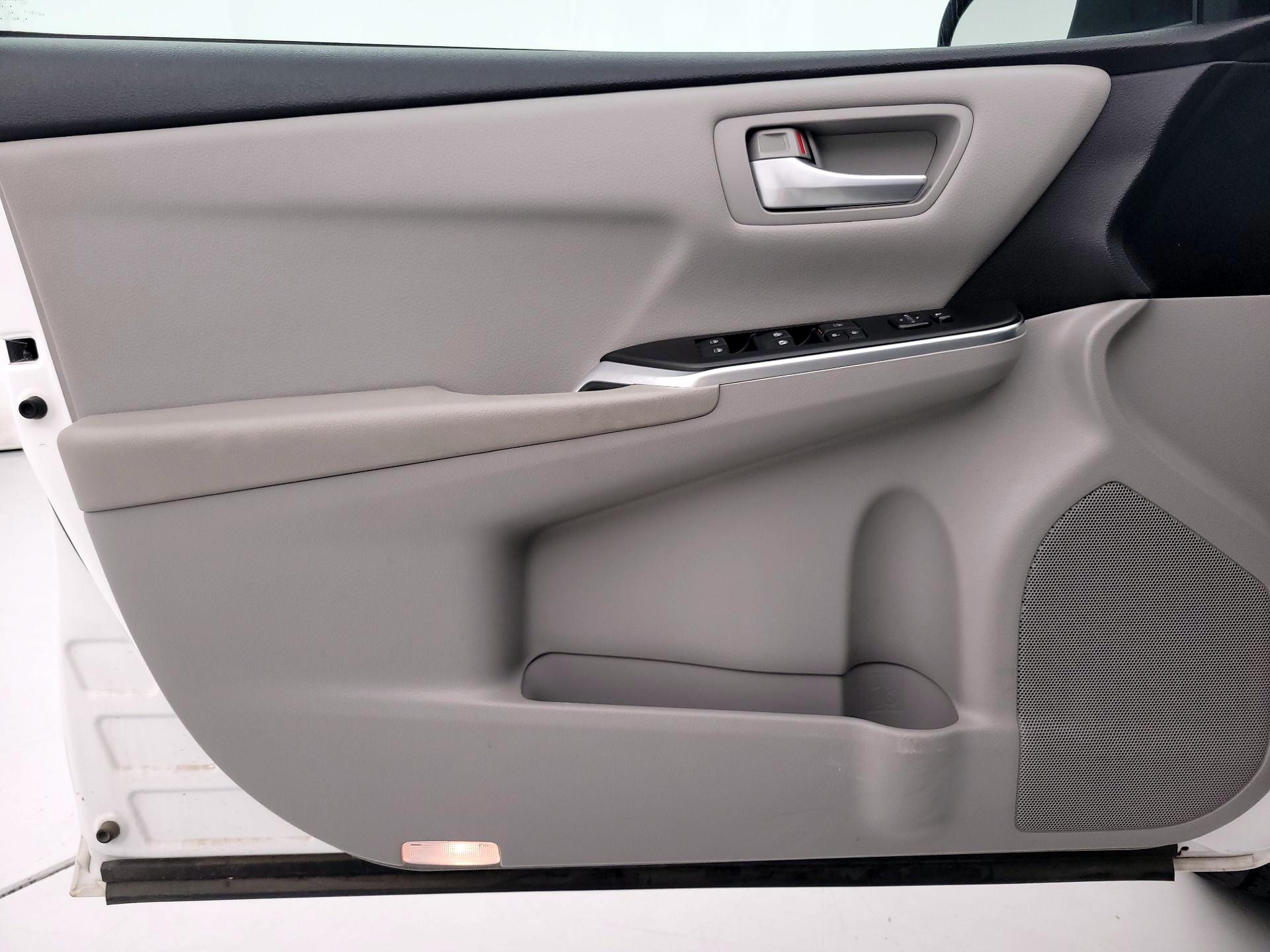 Thumbnail: 2017 Toyota Camry - 12