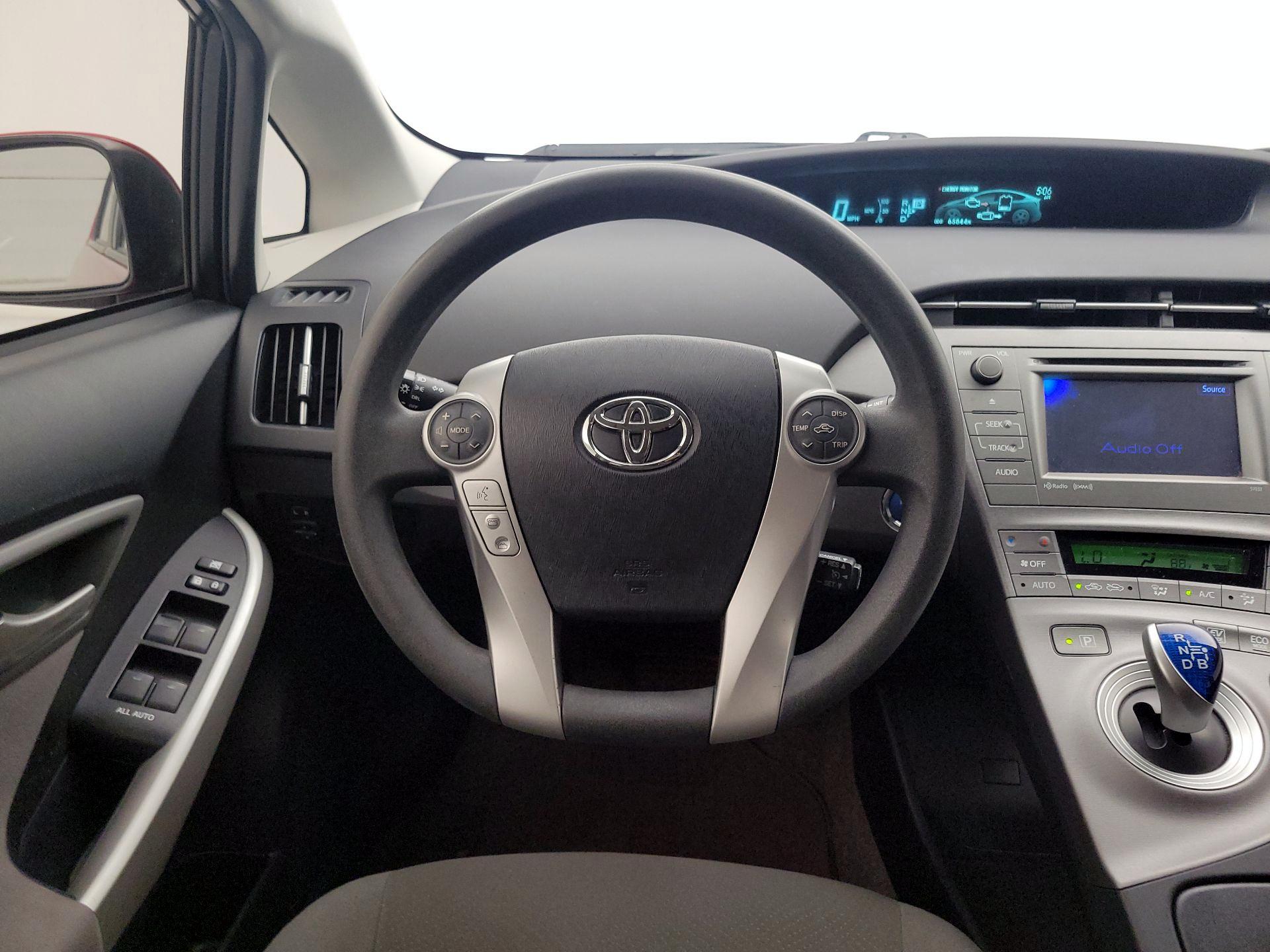 Thumbnail: 2014 Toyota Prius - 10